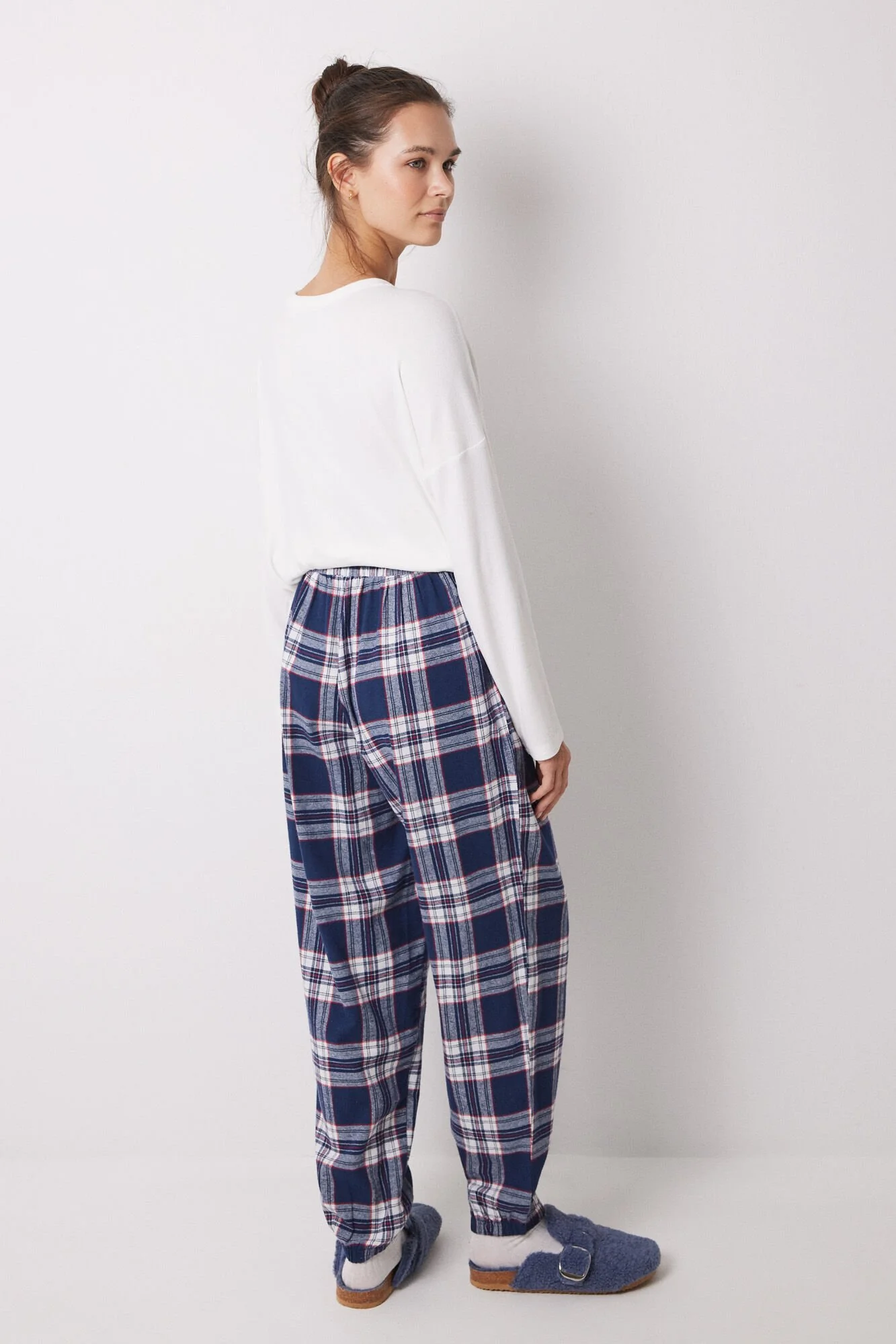 100% checked cotton carrot pants - Image 4