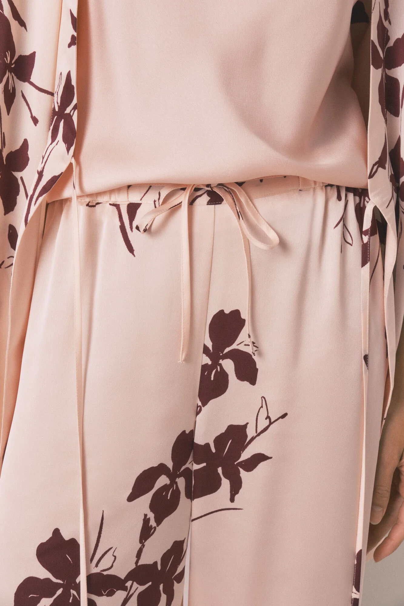 3-piece pink satin floral set - Image 3