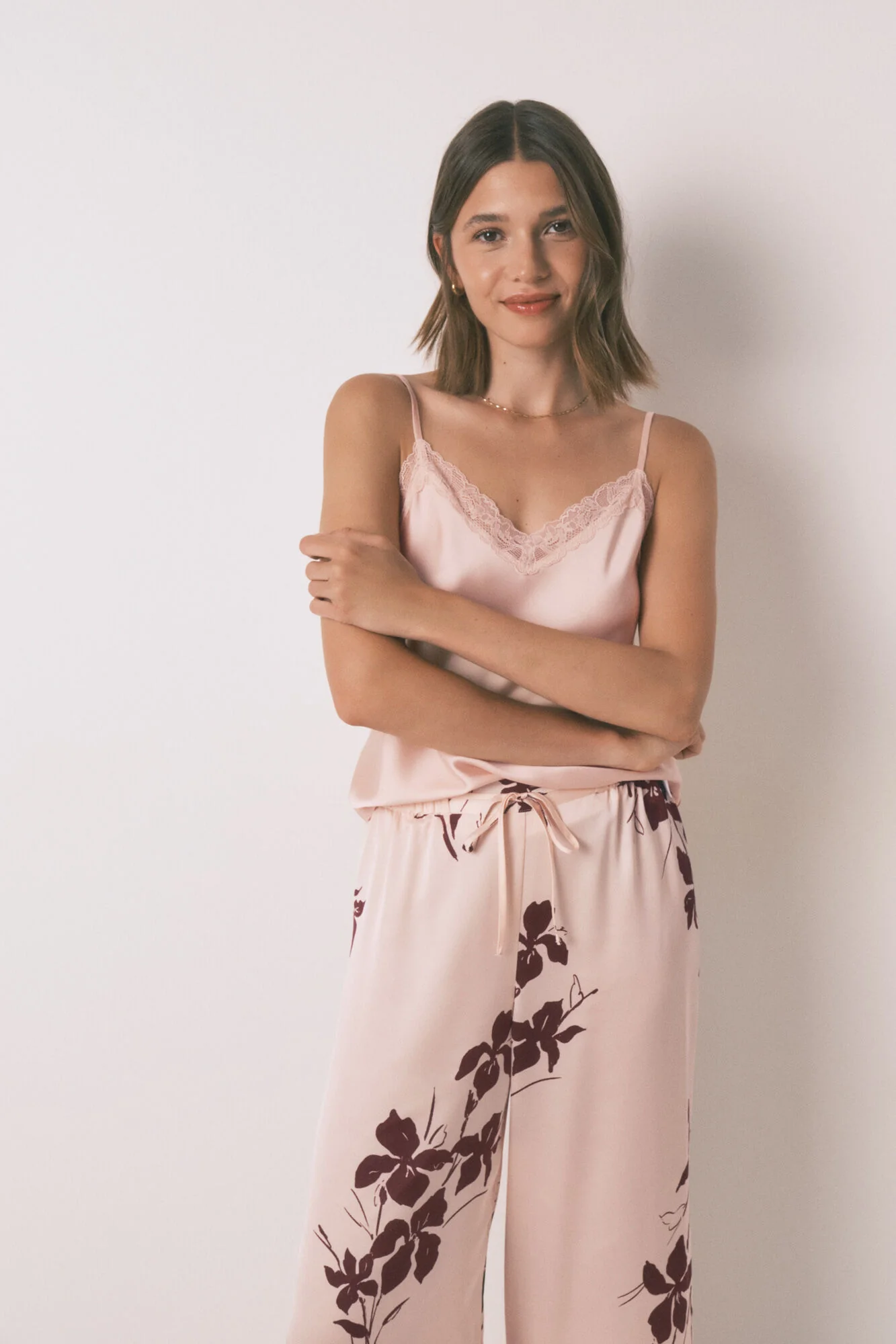 3-piece pink satin floral set - Image 5