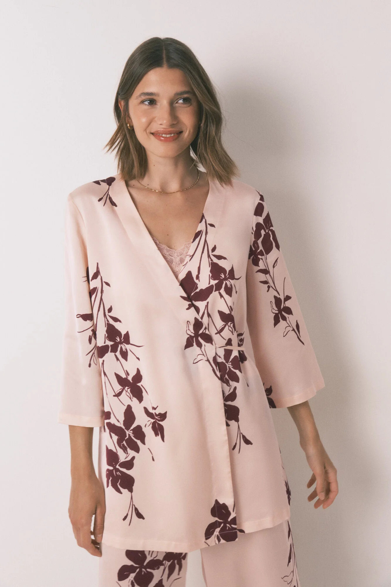 3-piece pink satin floral set - Image 8