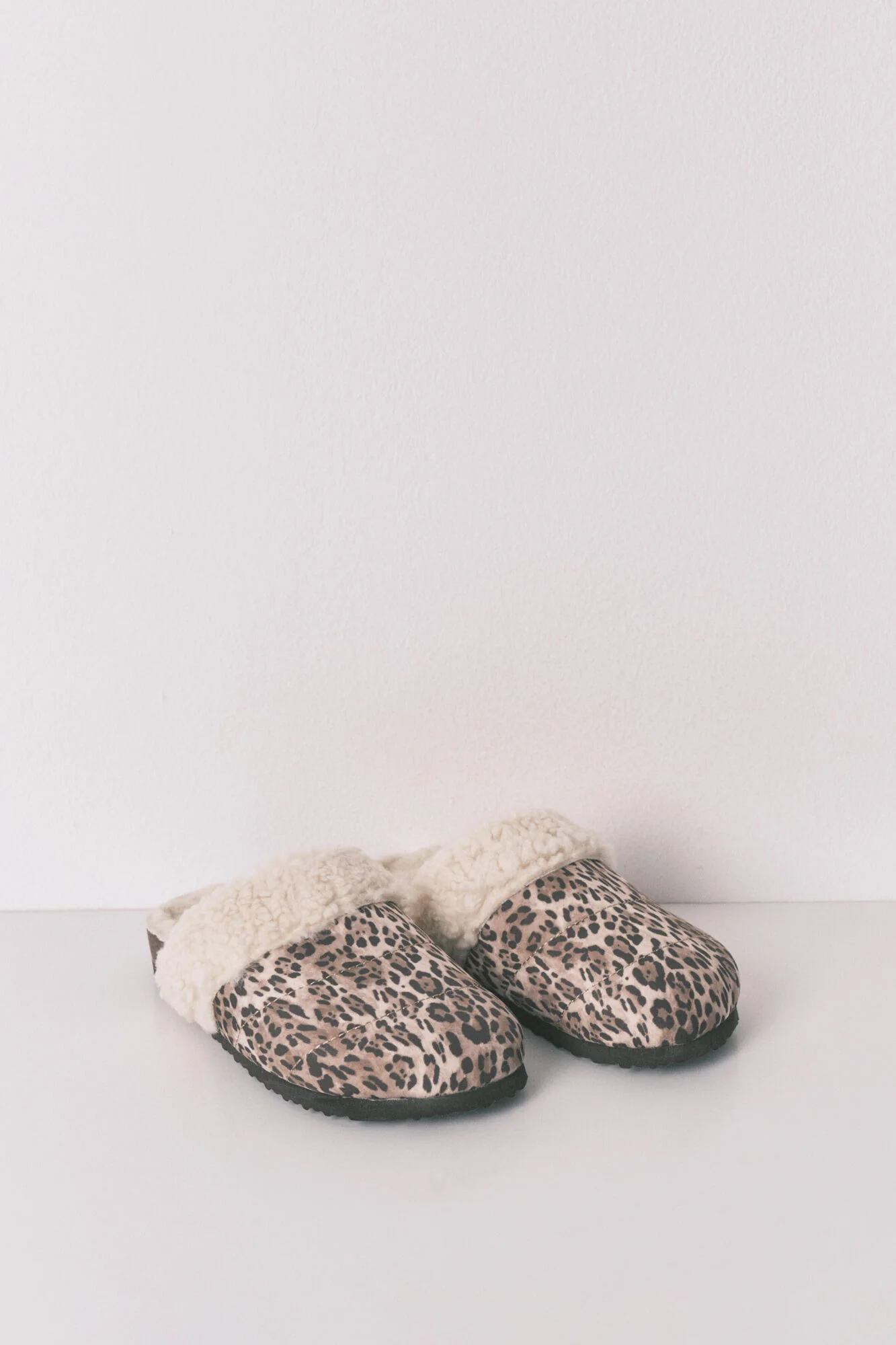 Animal print sheepskin faux shearling -style slippers - Image 3