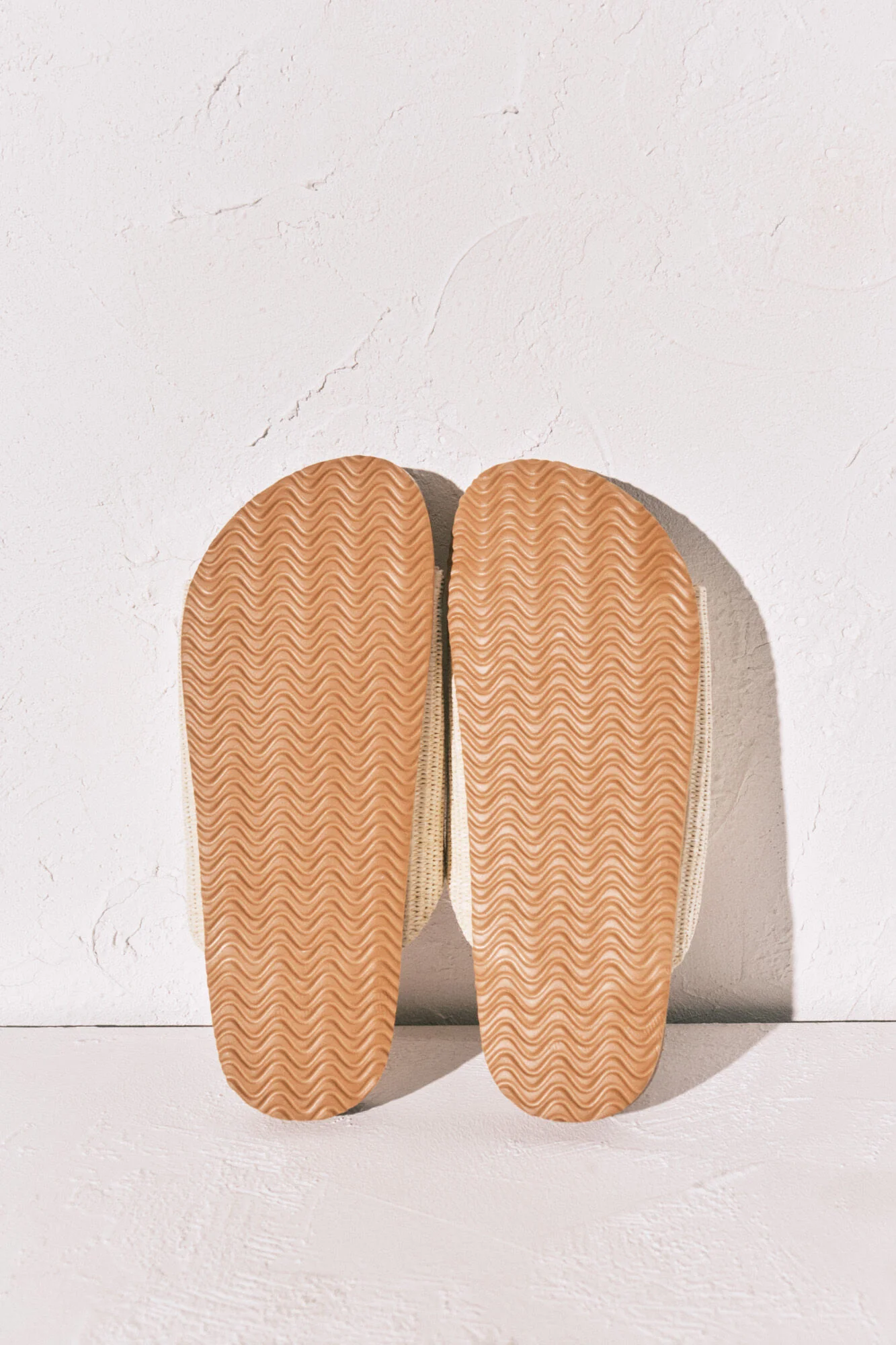 Beige raffia crochet flower sandals - Image 3