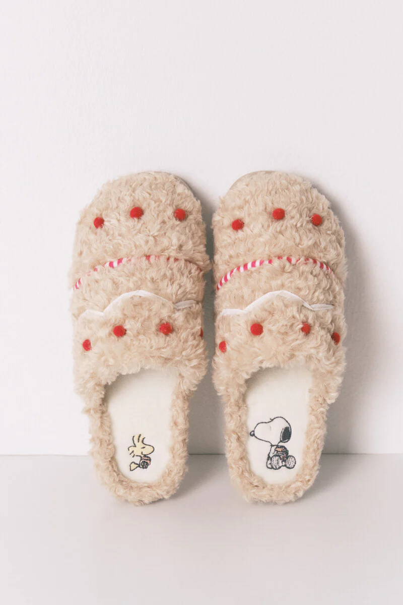 Beige Snoopy faux shearling slippers - Image 2