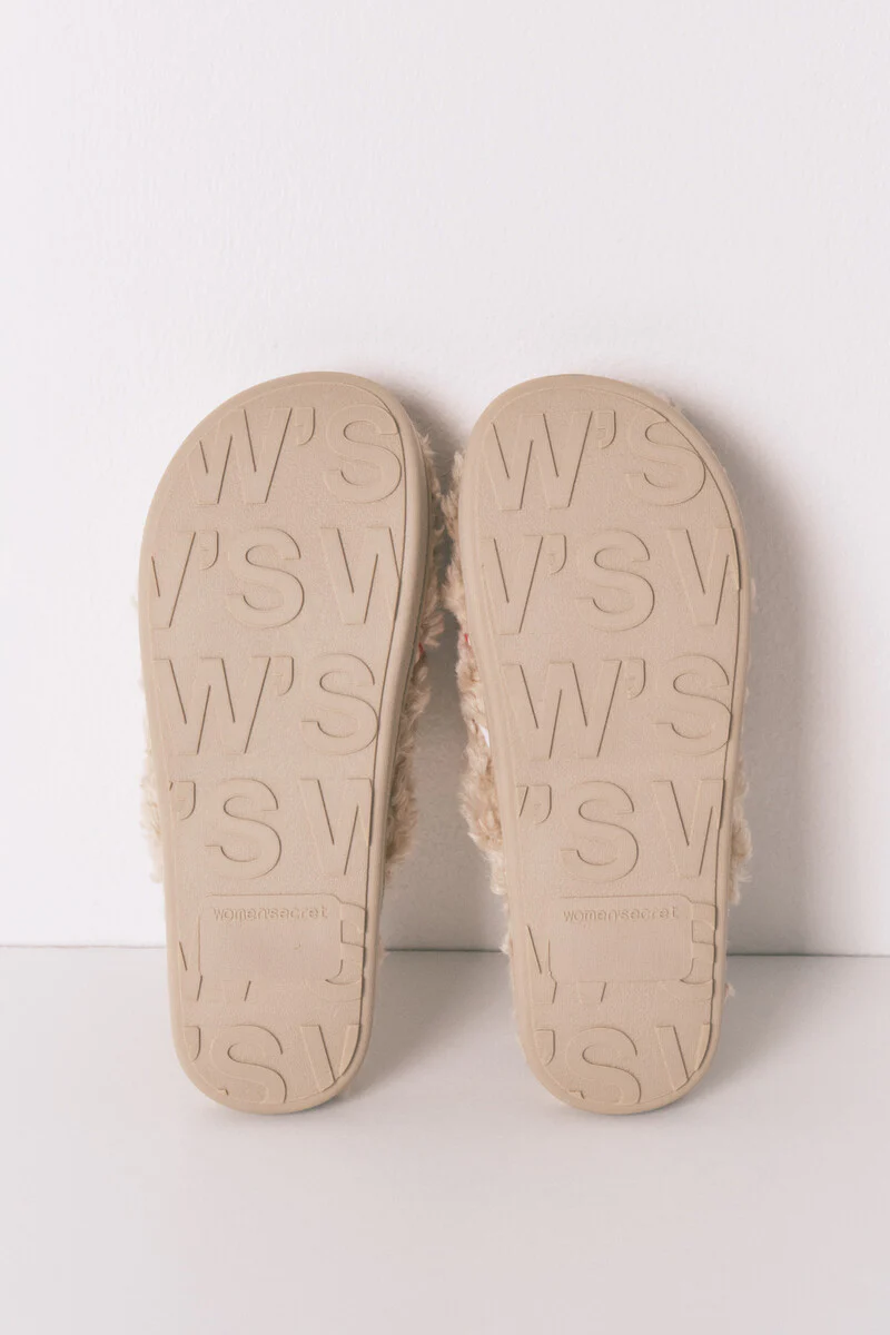 Beige Snoopy faux shearling slippers - Image 4