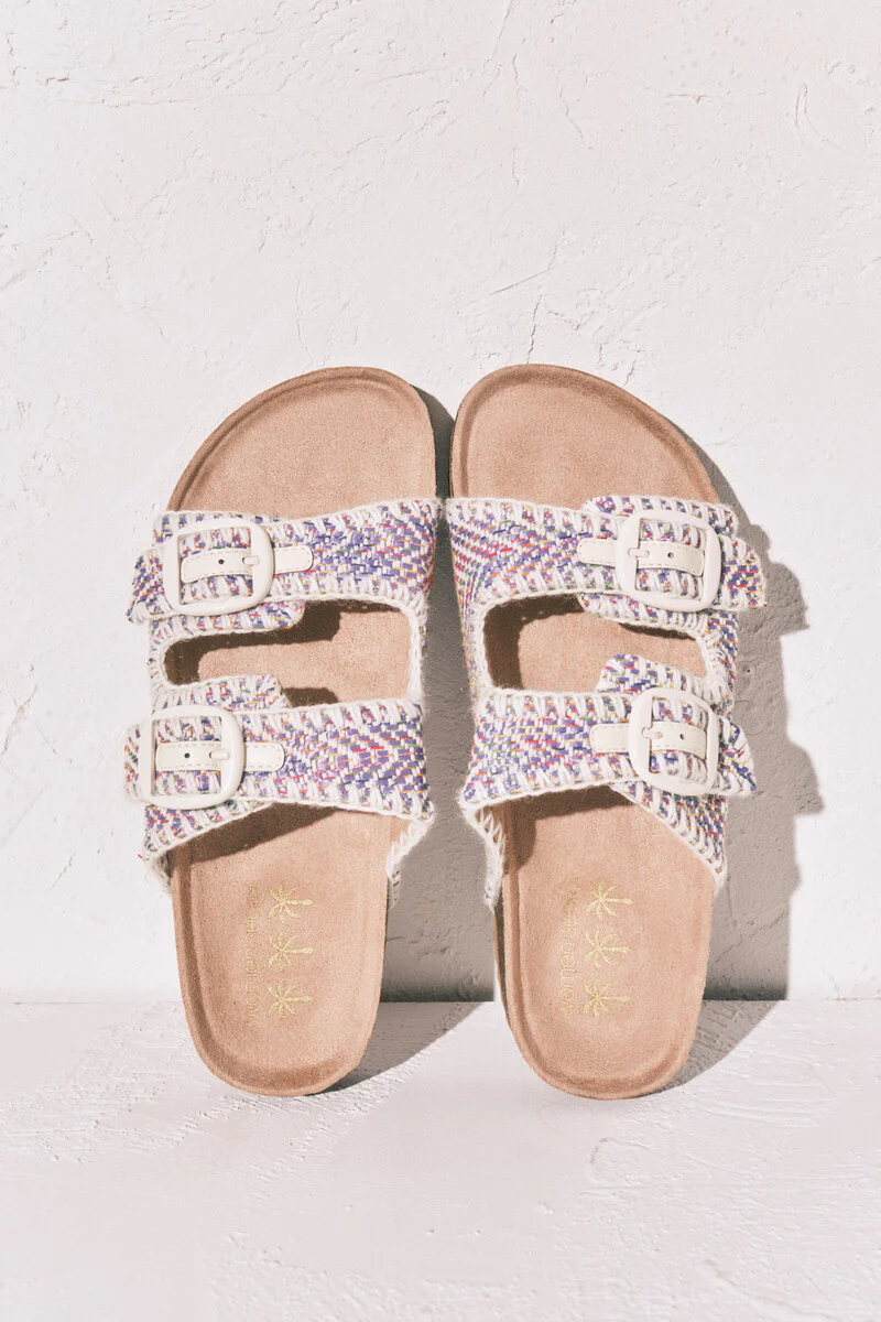 Bio sandal with strappy fabric stitching