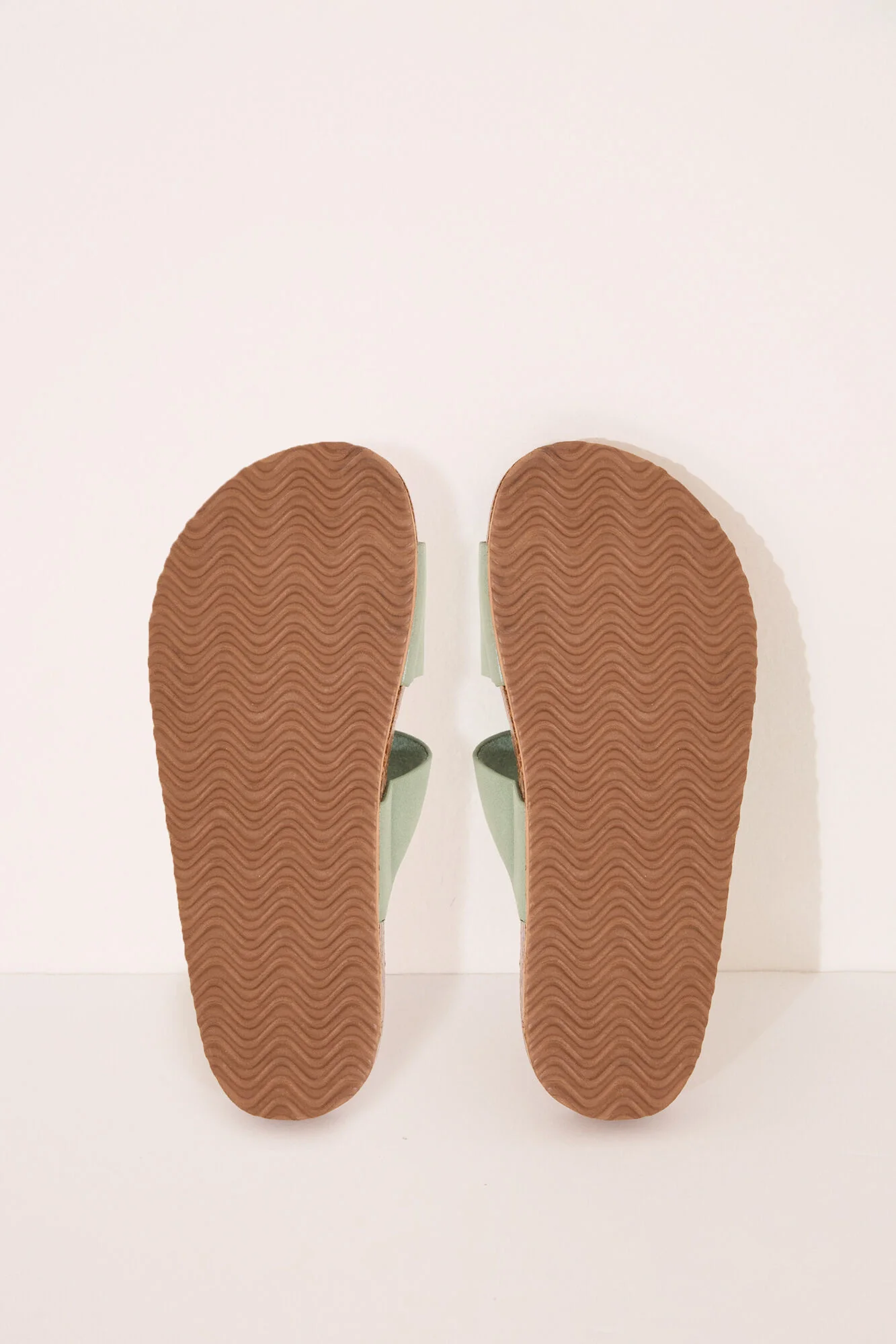 Bio sandals in khaki color - Image 2