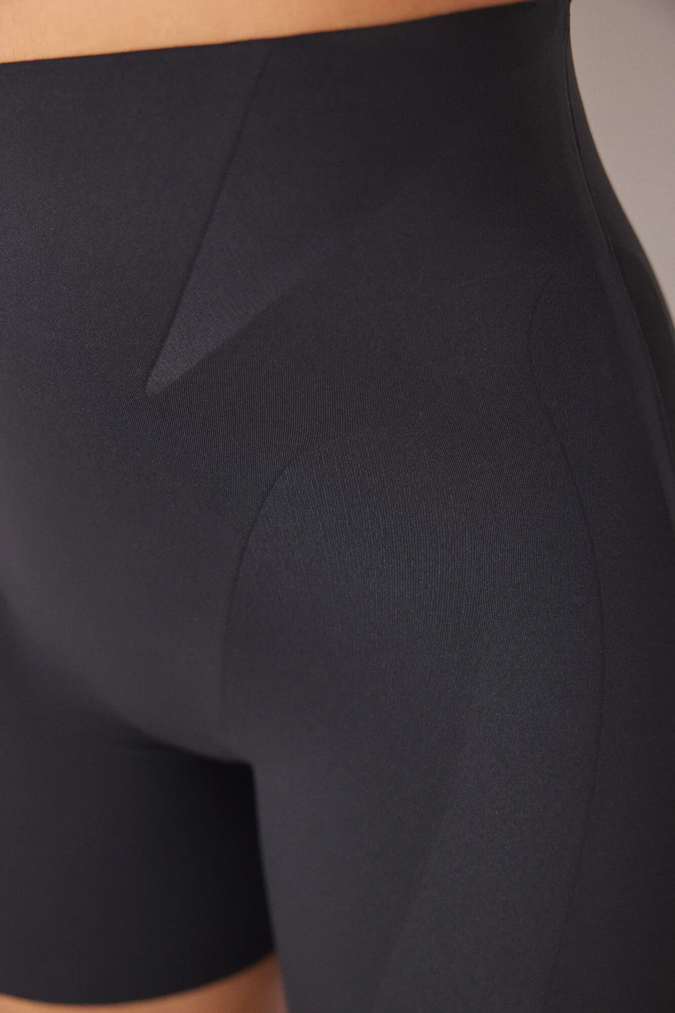 Black slimming and push-up shorts - Image 5