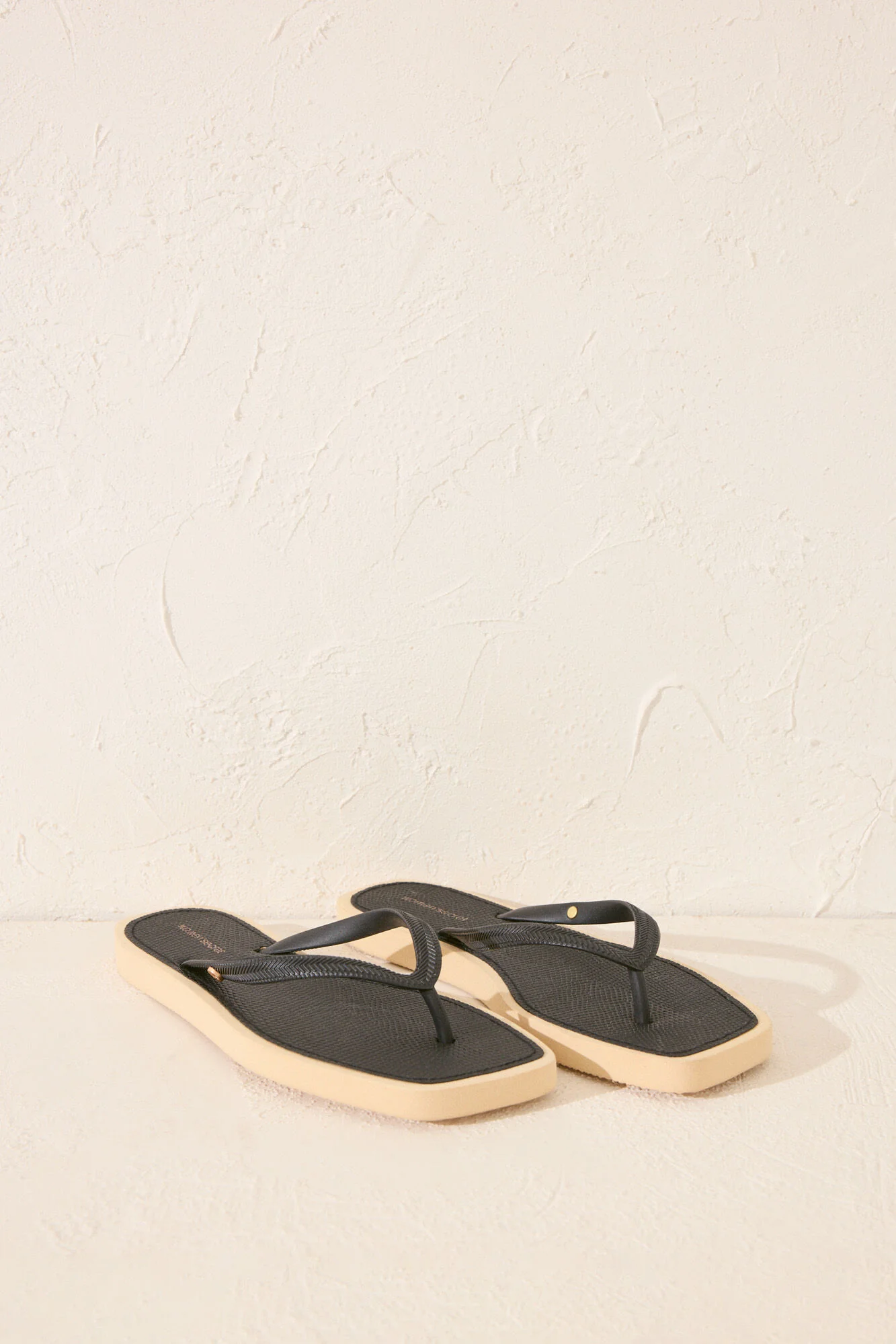 Black snake square toe flip flops - Image 4