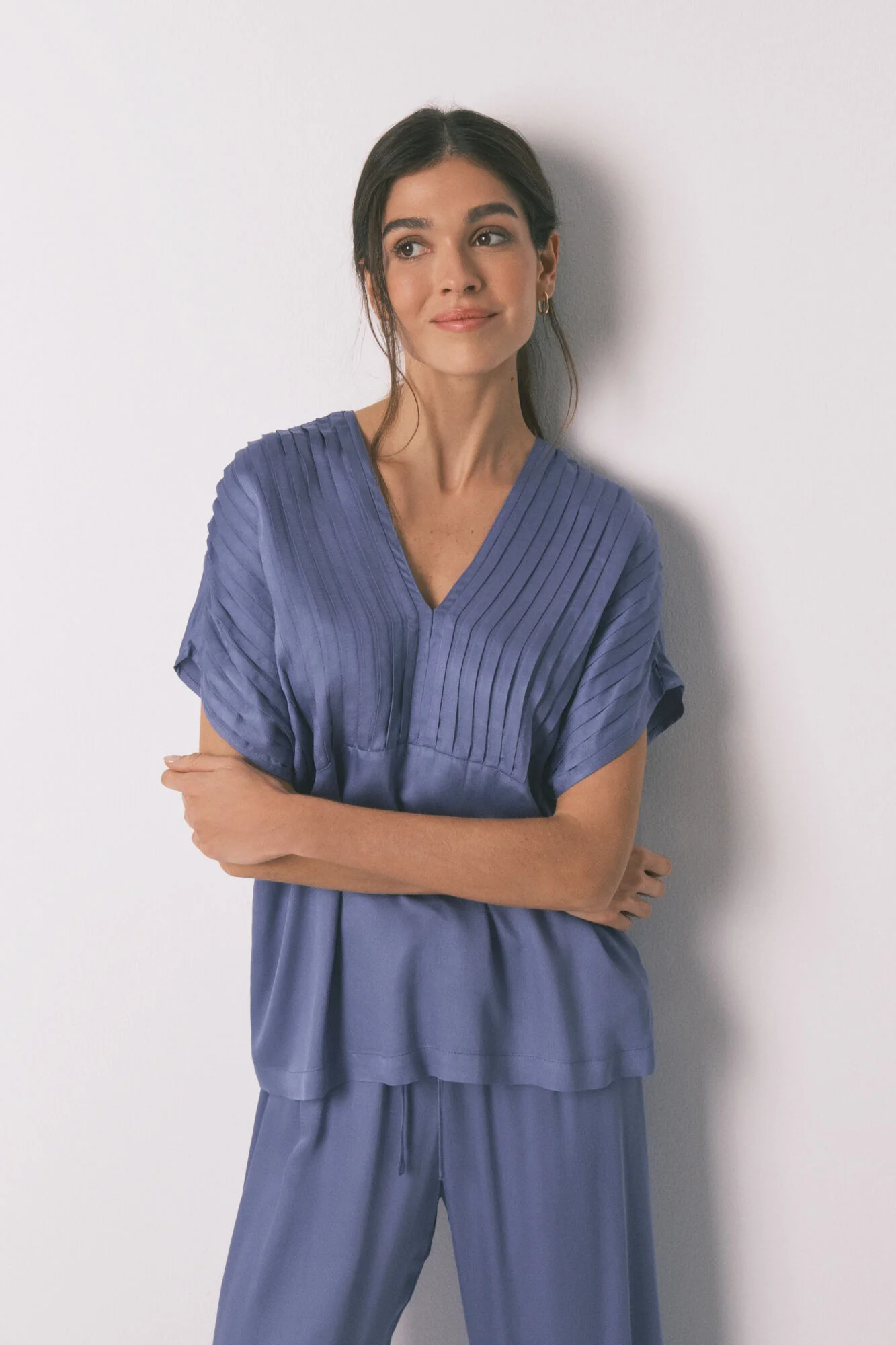 Blue long pyjamas with pleated neckline - Image 5