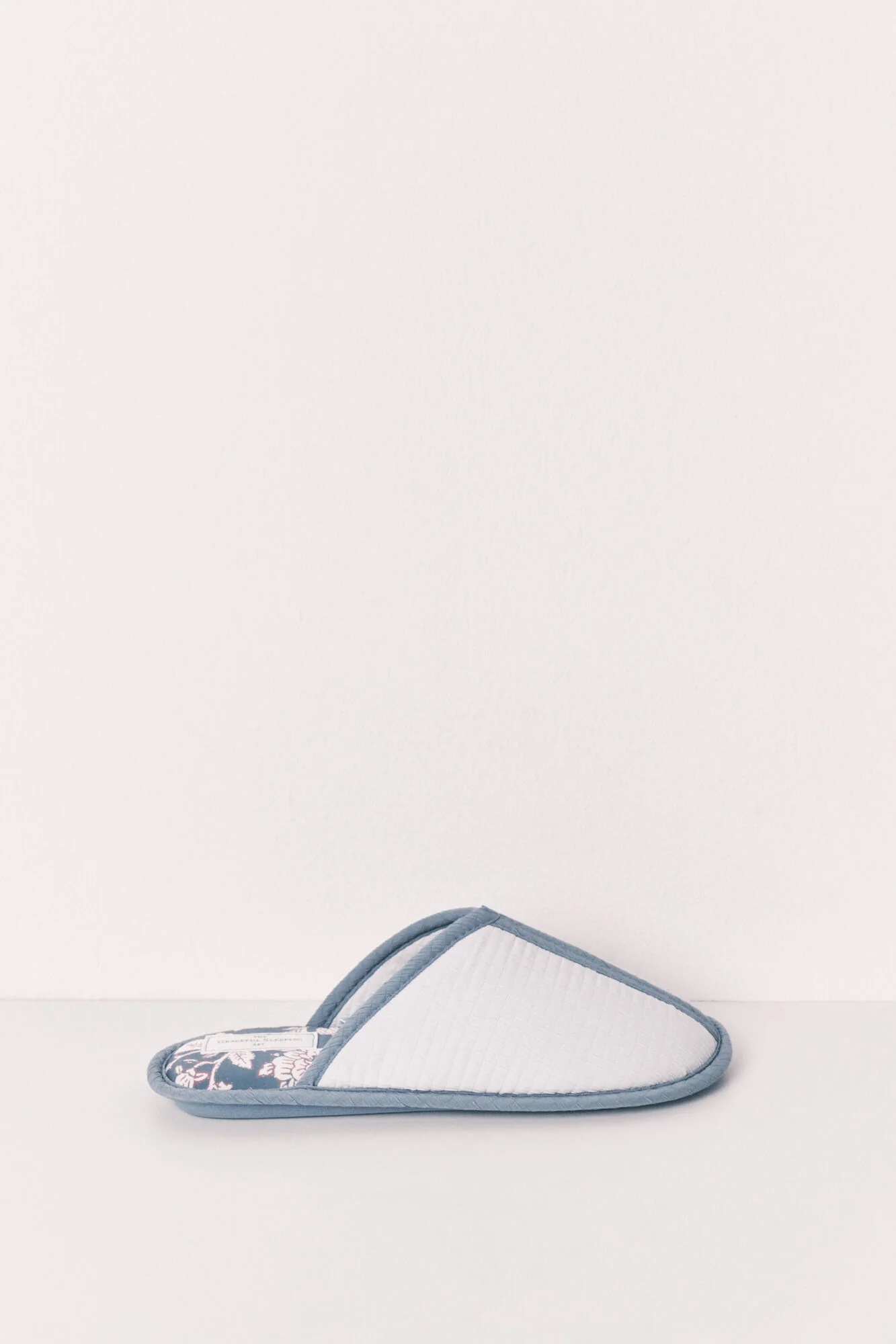 Blue printed slippers