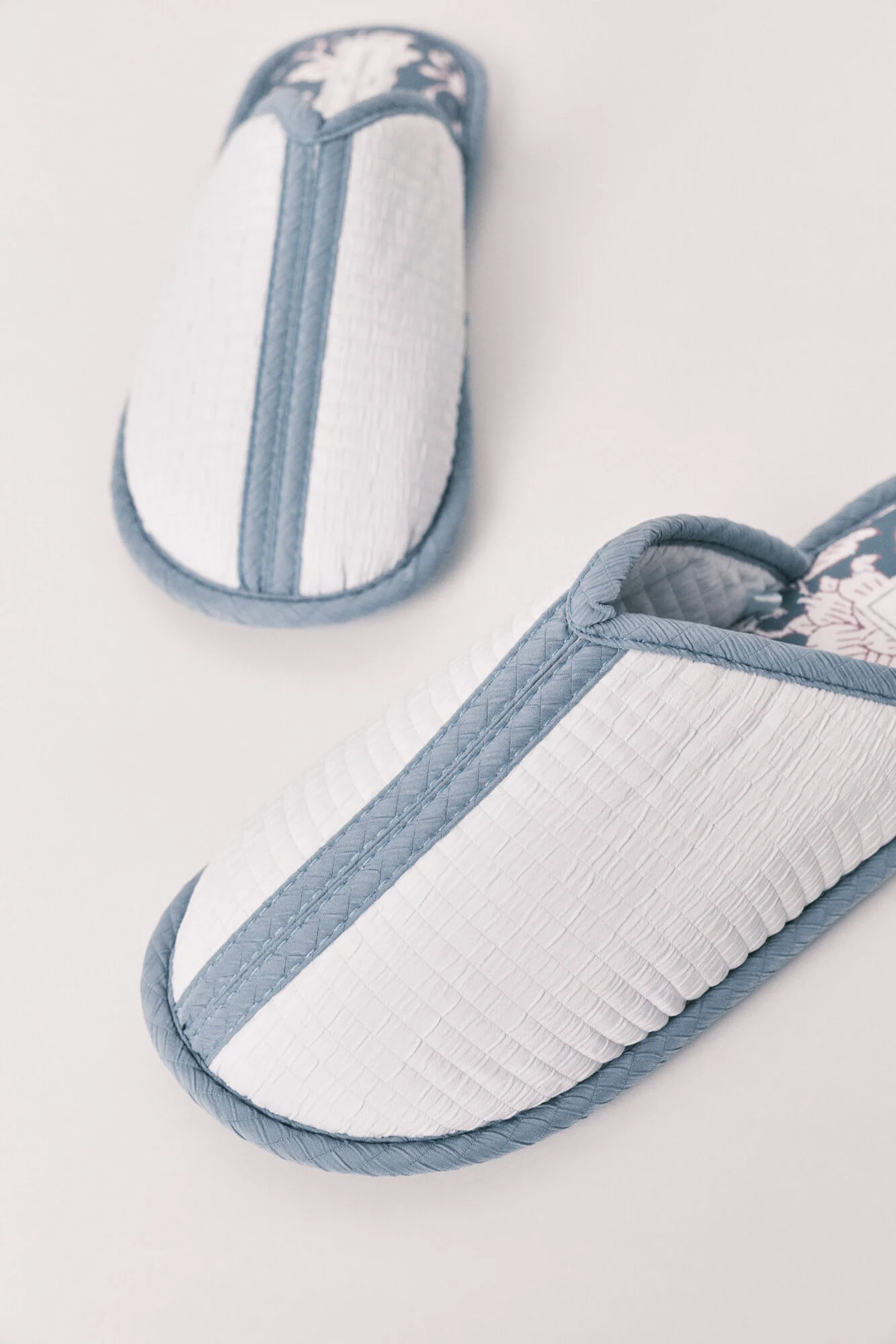 Blue printed slippers - Image 5