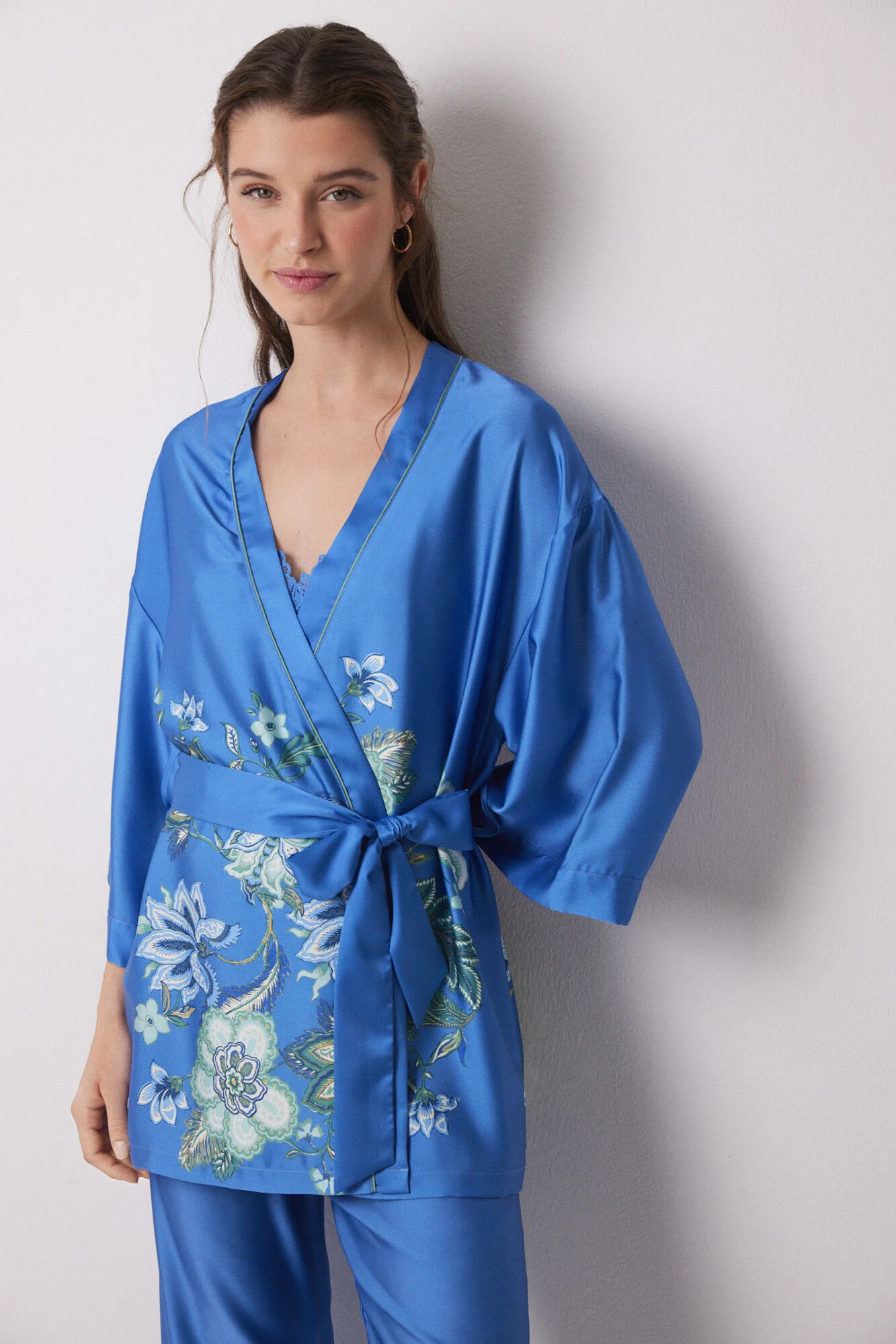 Blue satin and lace pyjamas set - Image 7