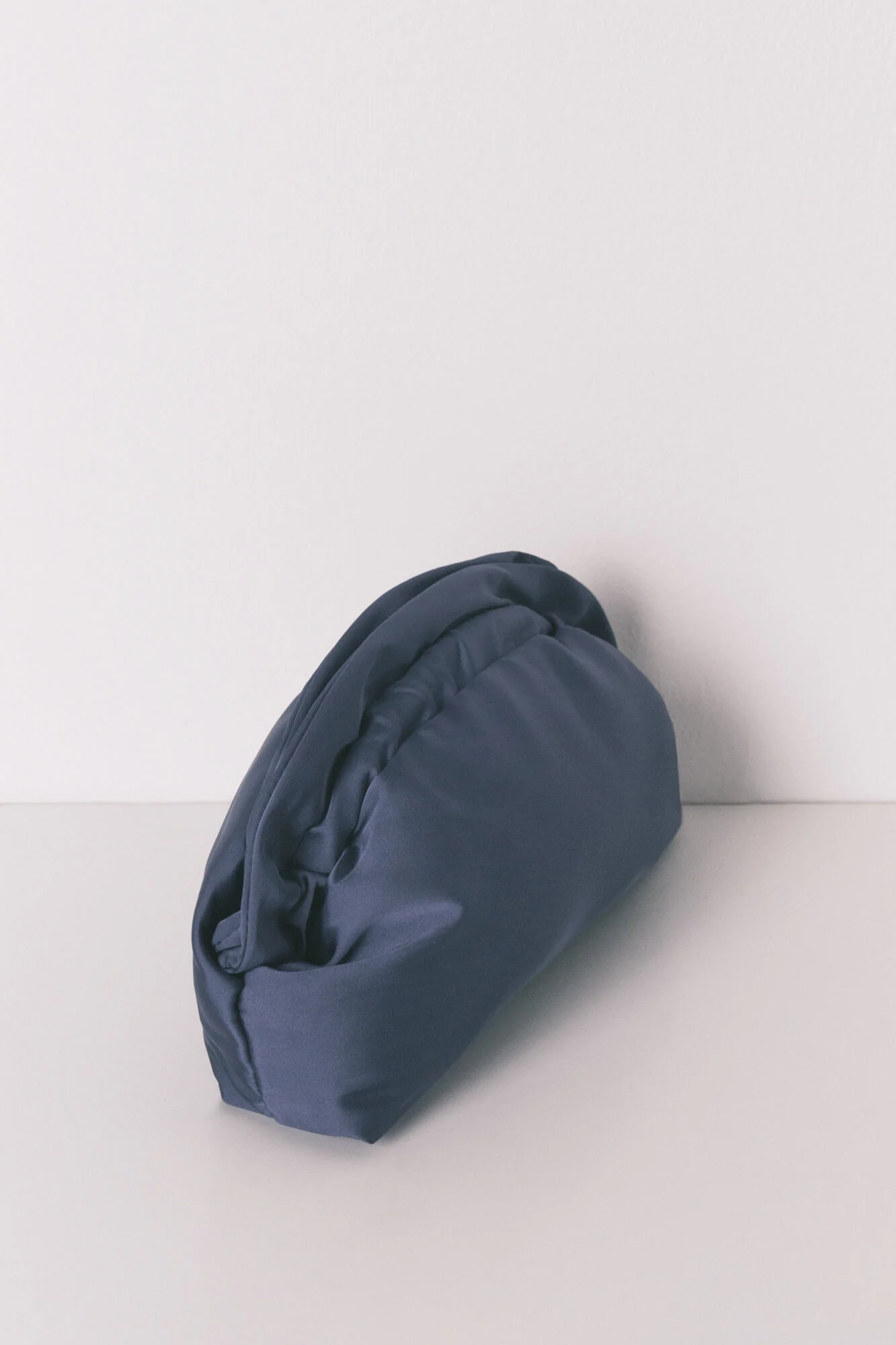 Blue satin vanity case with flap closure - Image 2