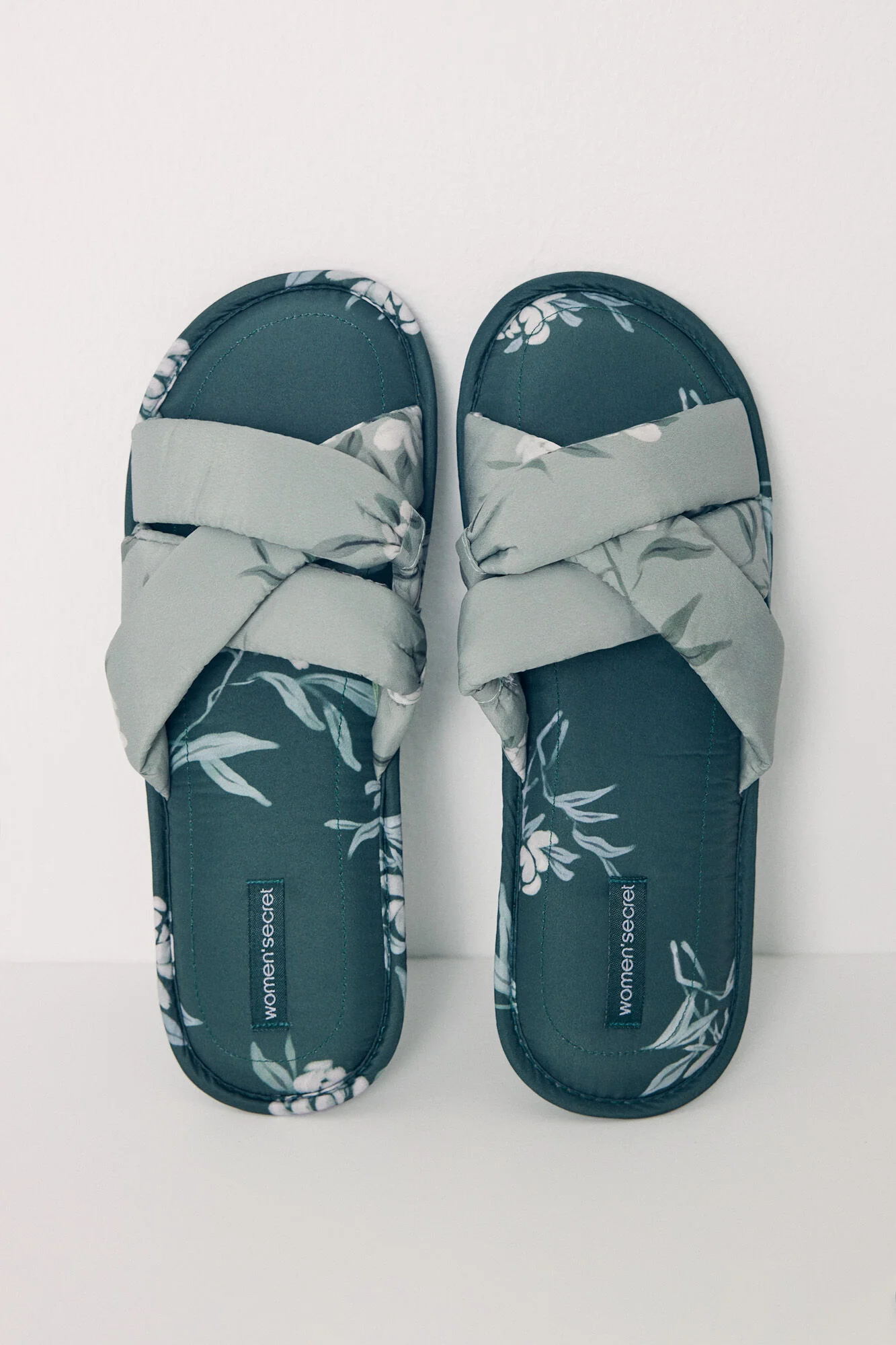Open green house slippers - Image 2