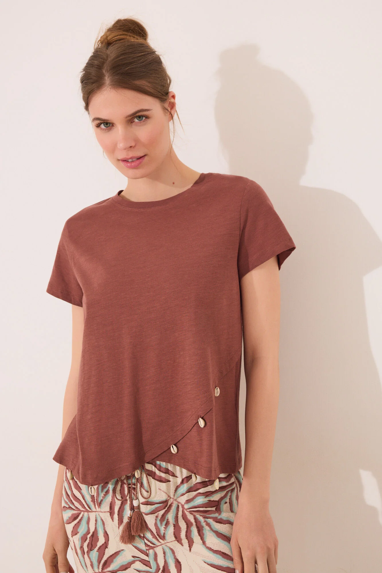 Brown short sleeve T-shirt - Image 5