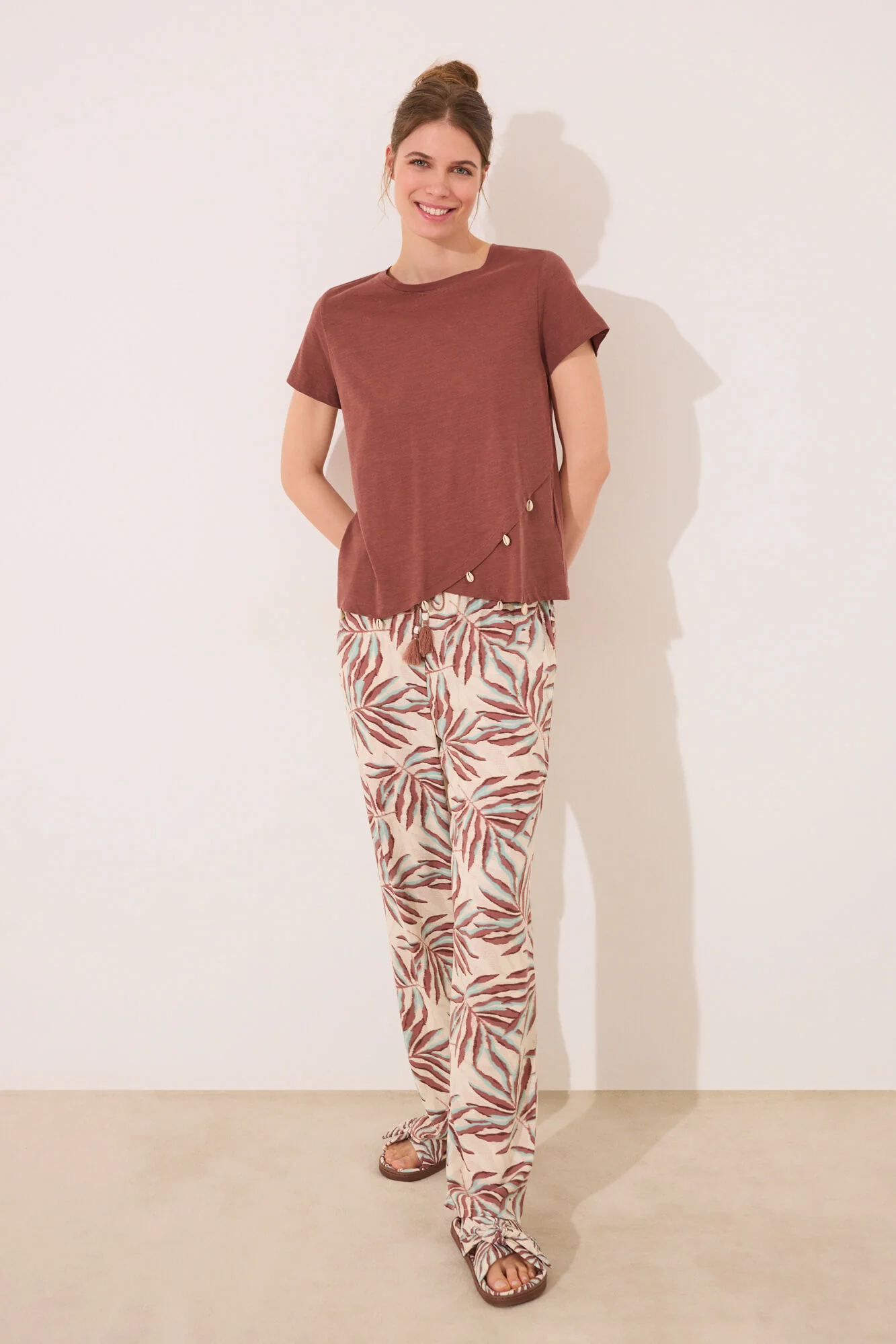 Brown short sleeve T-shirt - Image 6