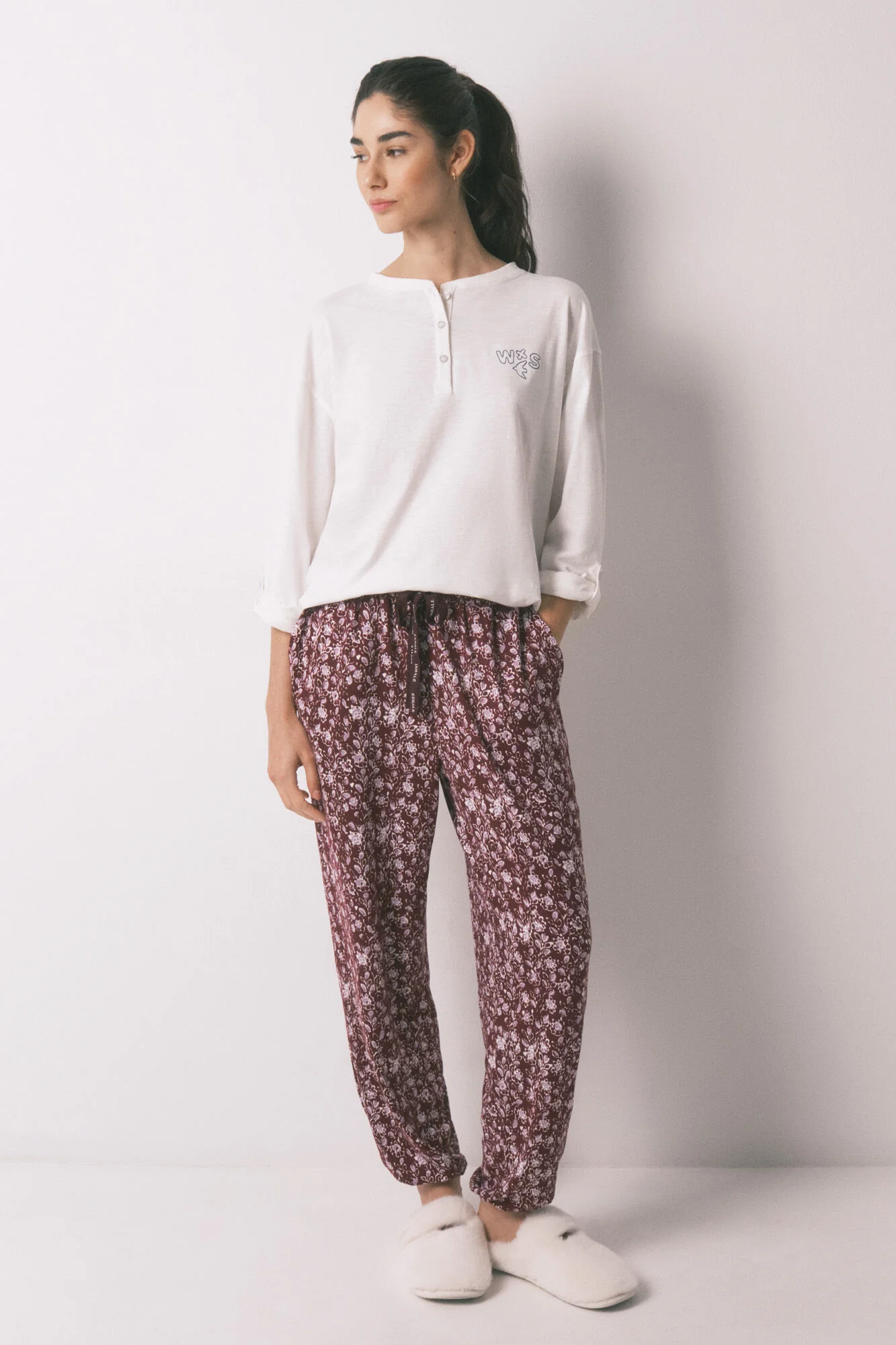 Burgundy long floral print trousers - Image 2