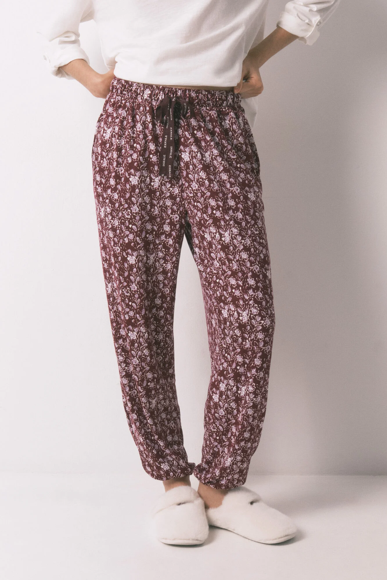 Burgundy long floral print trousers - Image 5