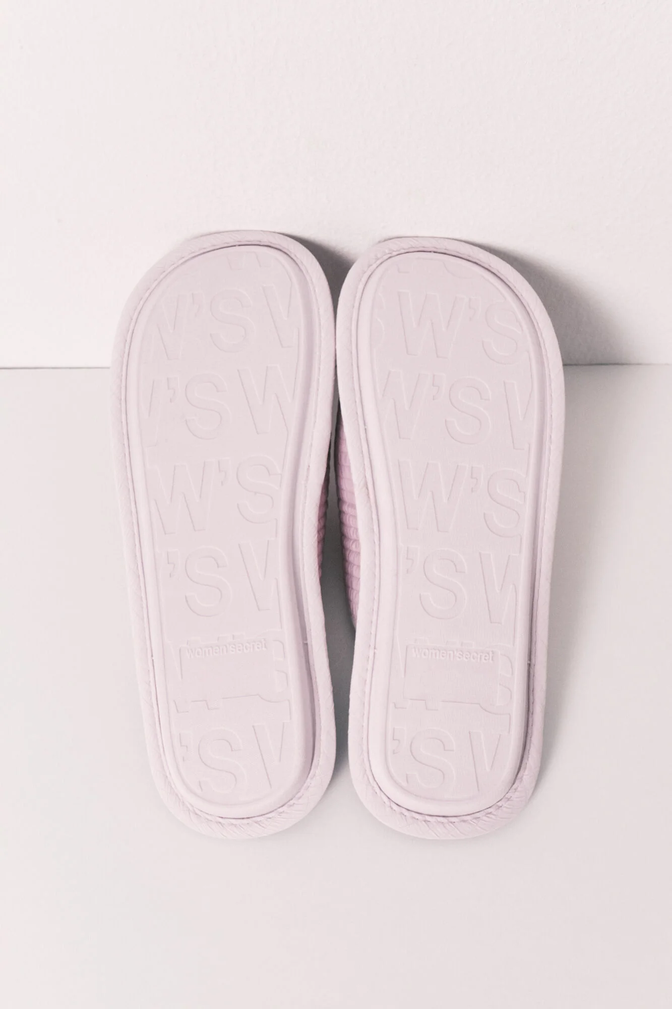 Burgundy printed slippers - Image 3