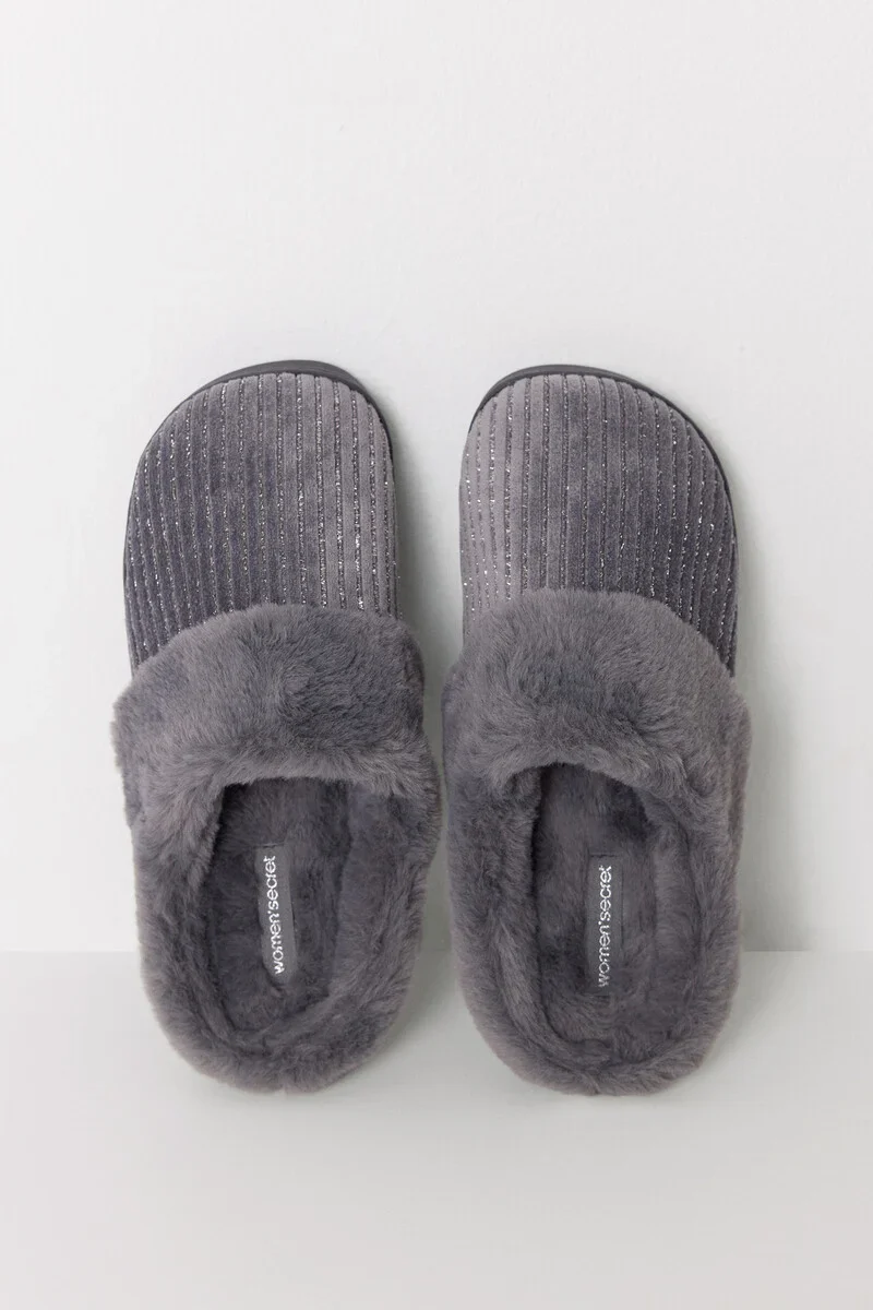 House slippers in charcoal lurex fur - Image 3