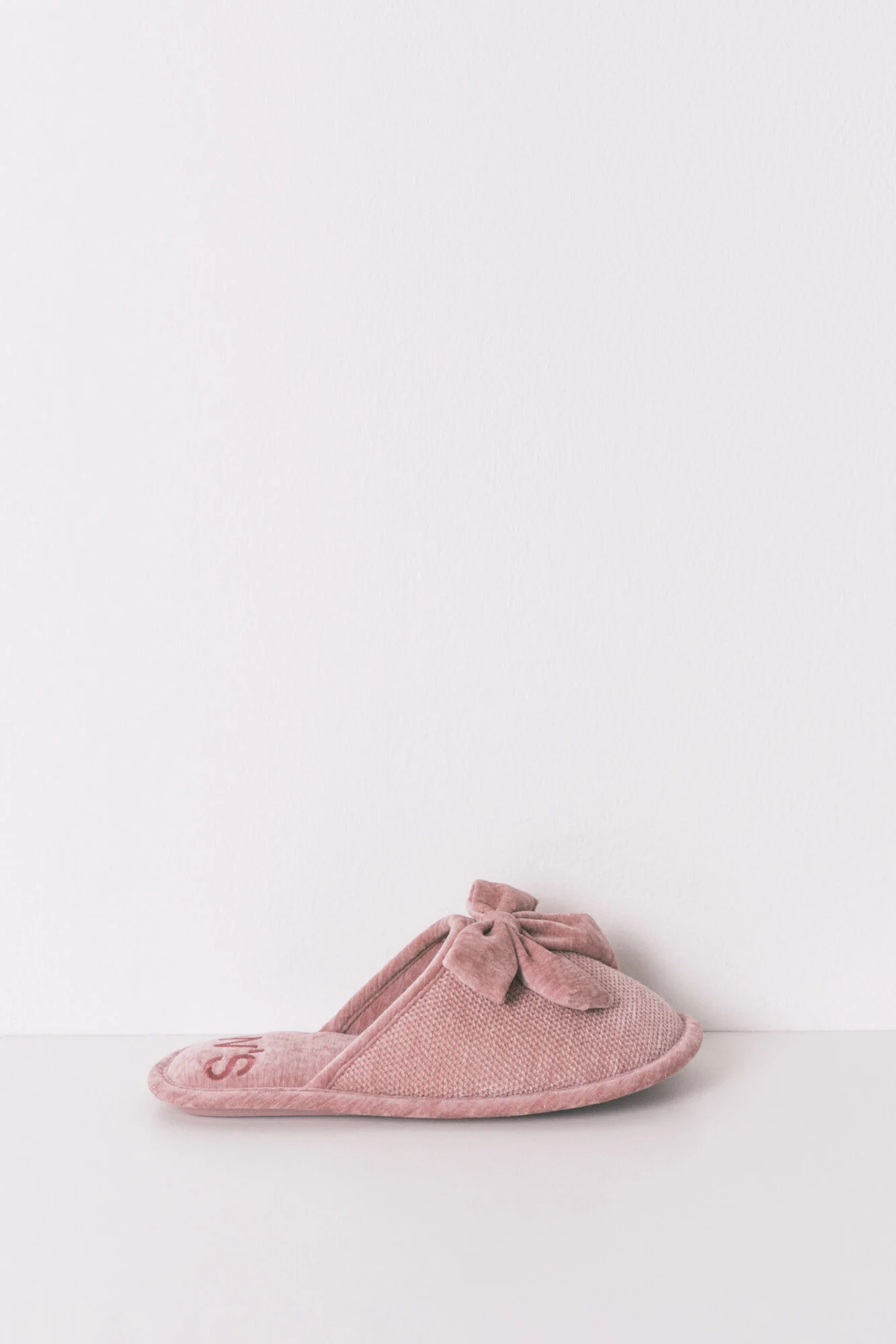 Closed pink chenille slippers