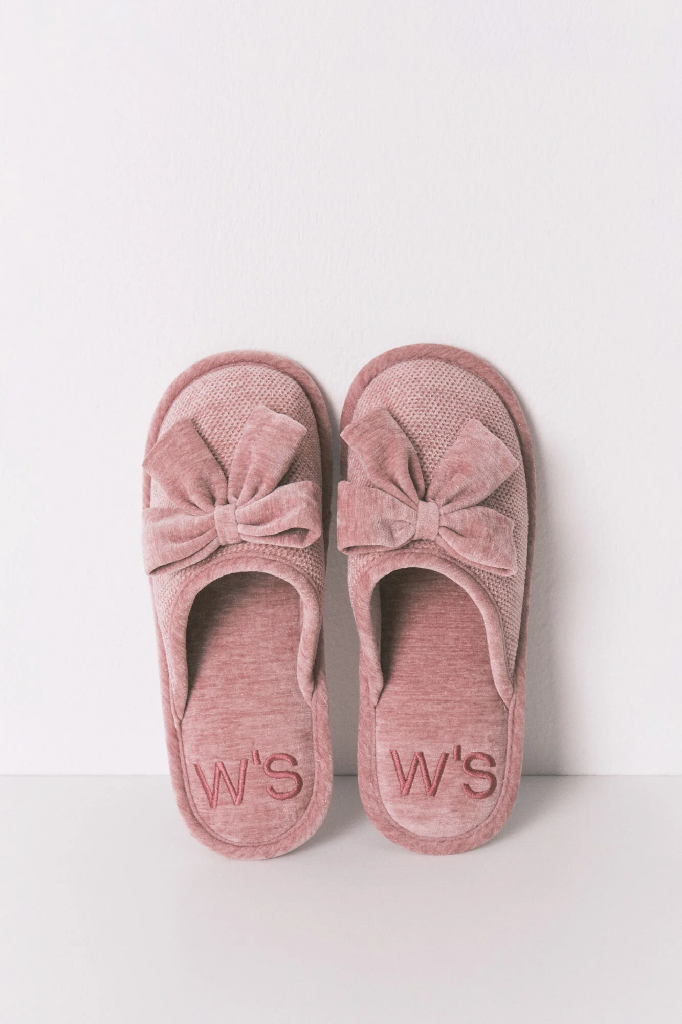 Closed pink chenille slippers - Image 2