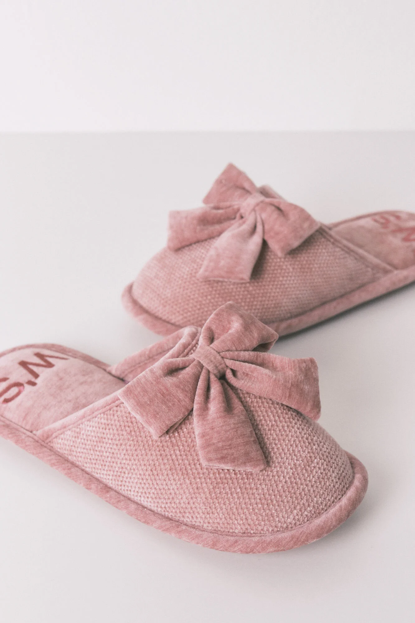 Closed pink chenille slippers - Image 5