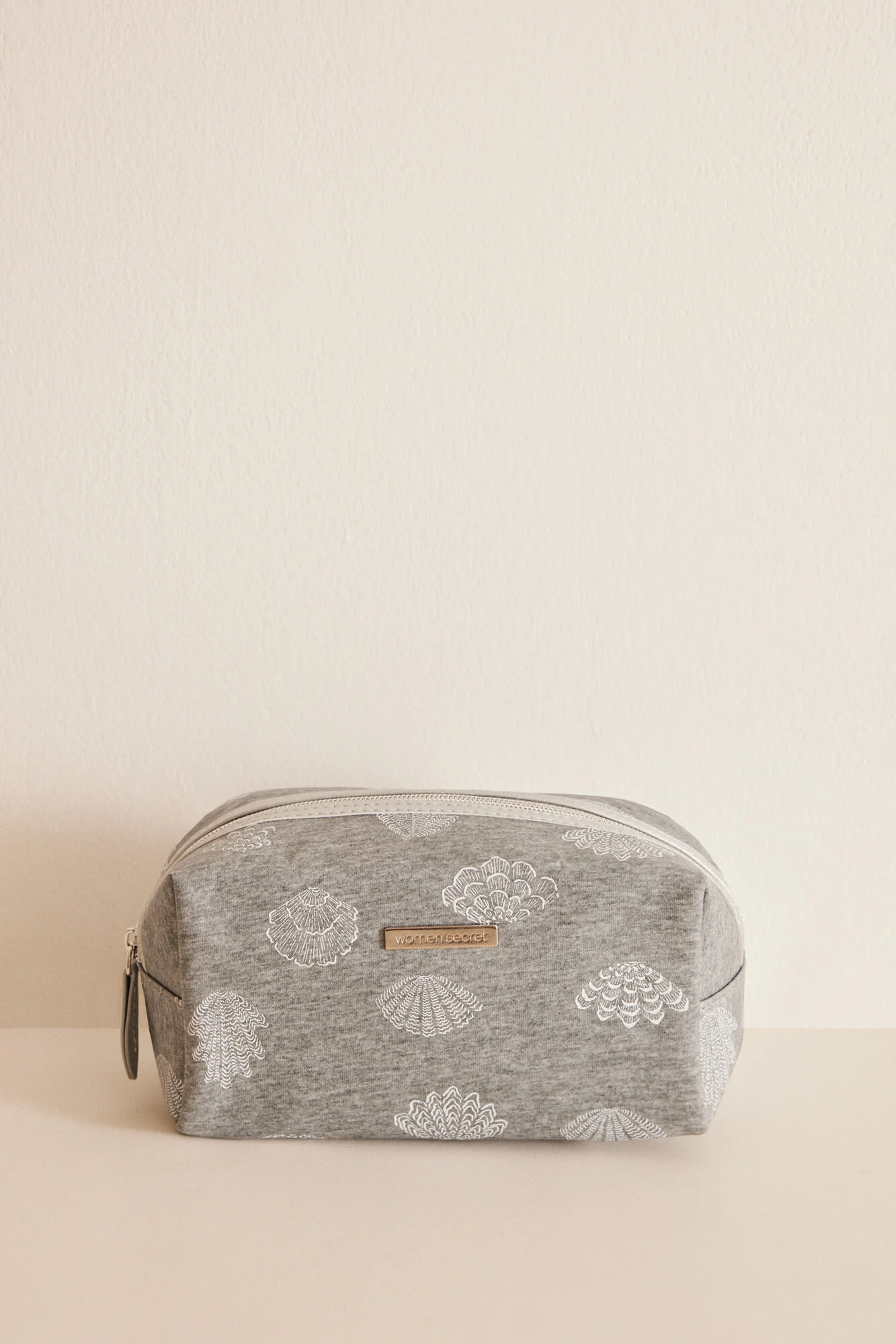 Medium-sized grey make-up case with stars in the sea - Image 2