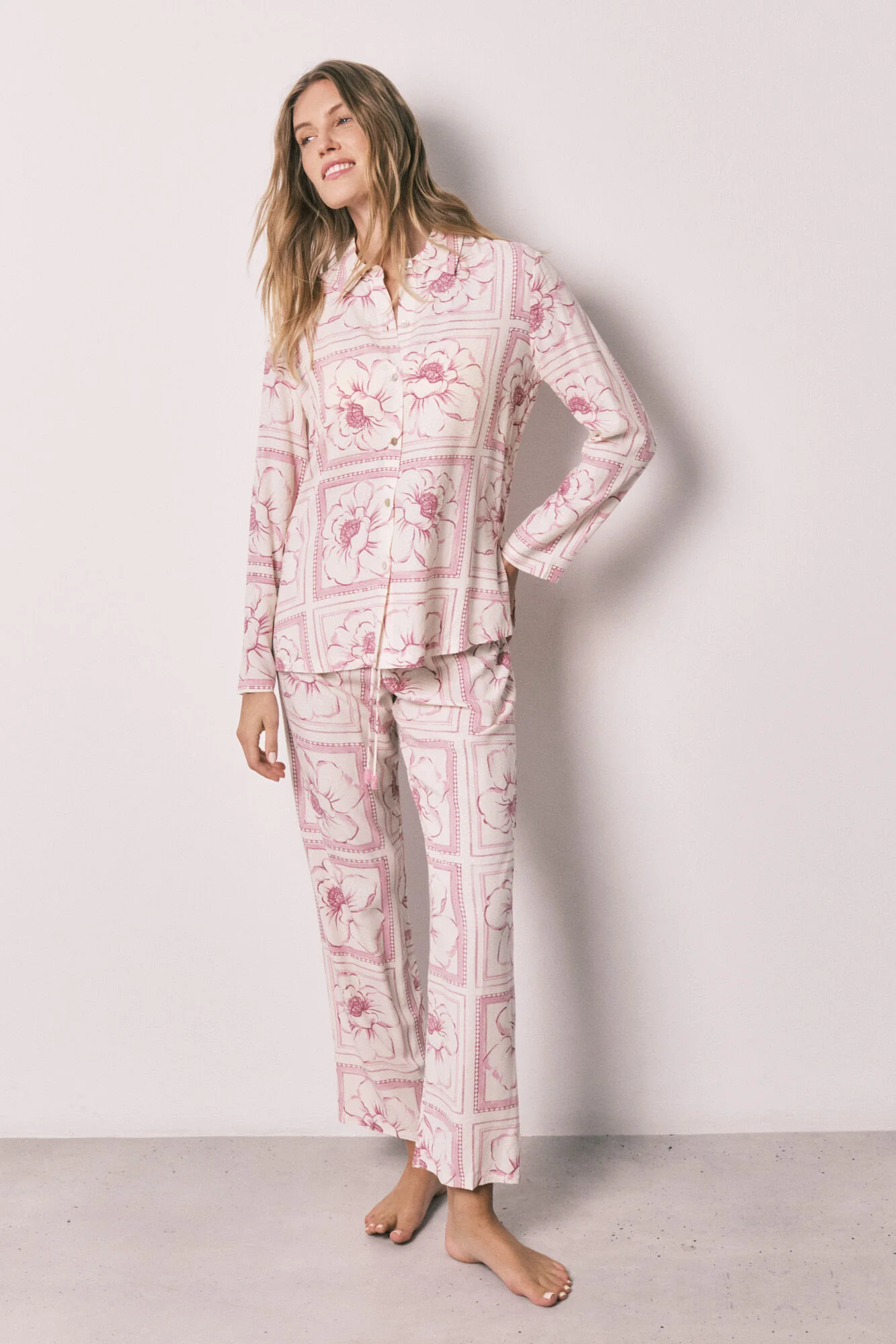 Floral classic long pyjamas - Image 2