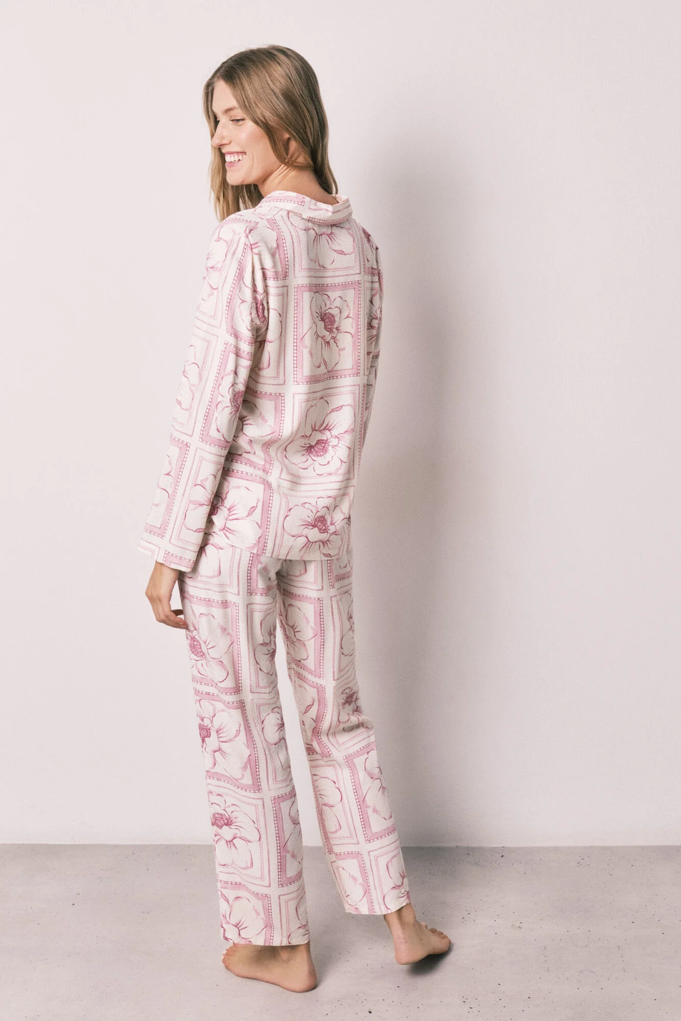 Floral classic long pyjamas - Image 5