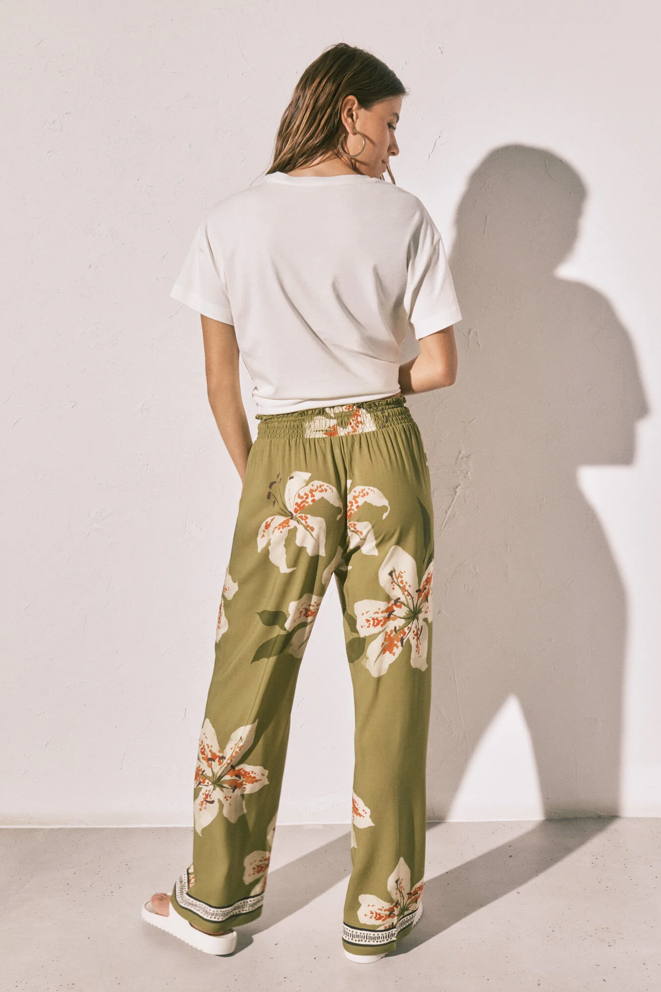 Floral print long trousers - Image 4