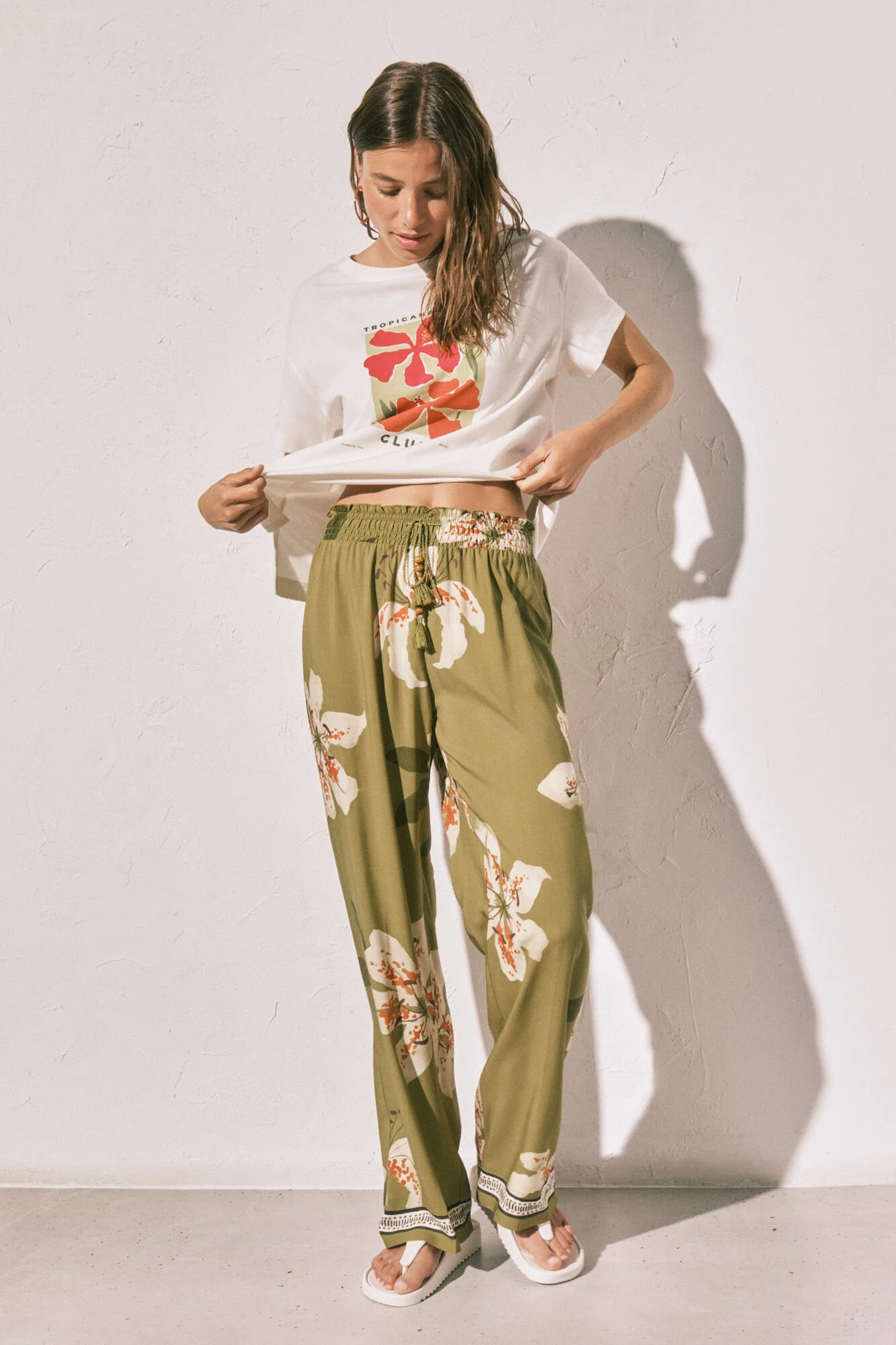 Floral print long trousers - Image 5