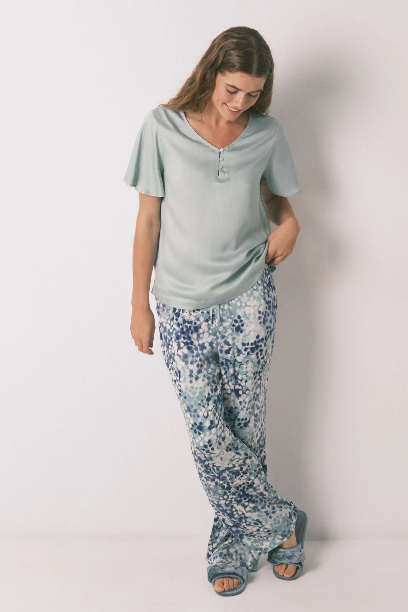 Green floral viscose satin pyjamas - Image 2