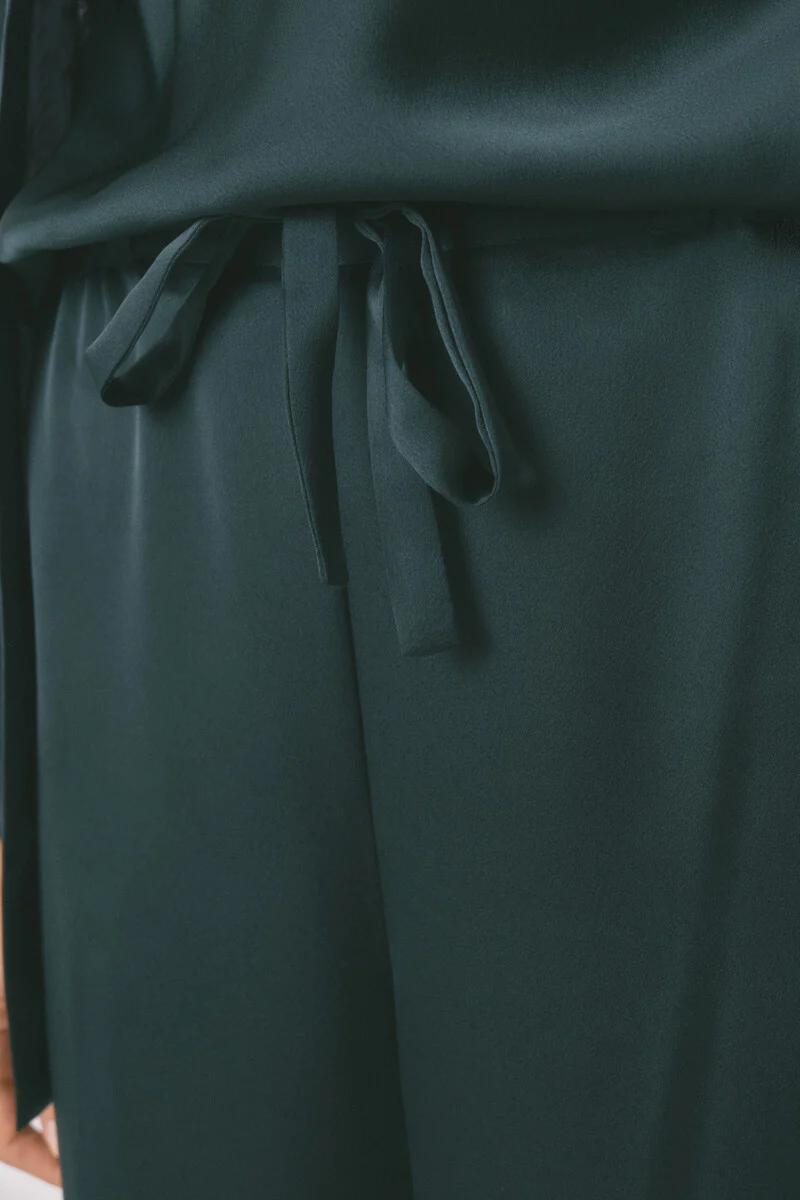 Green satin and lace pyjamas set - Image 7