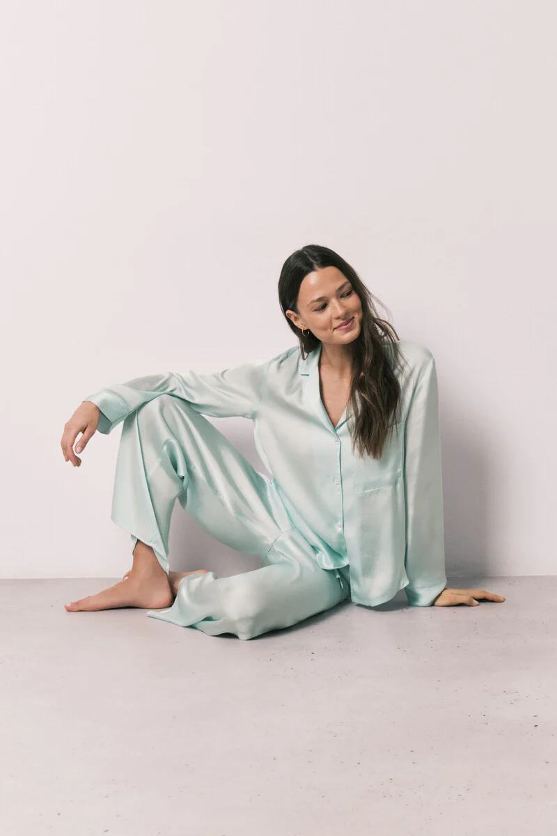Green satin classic long pyjamas - Image 6