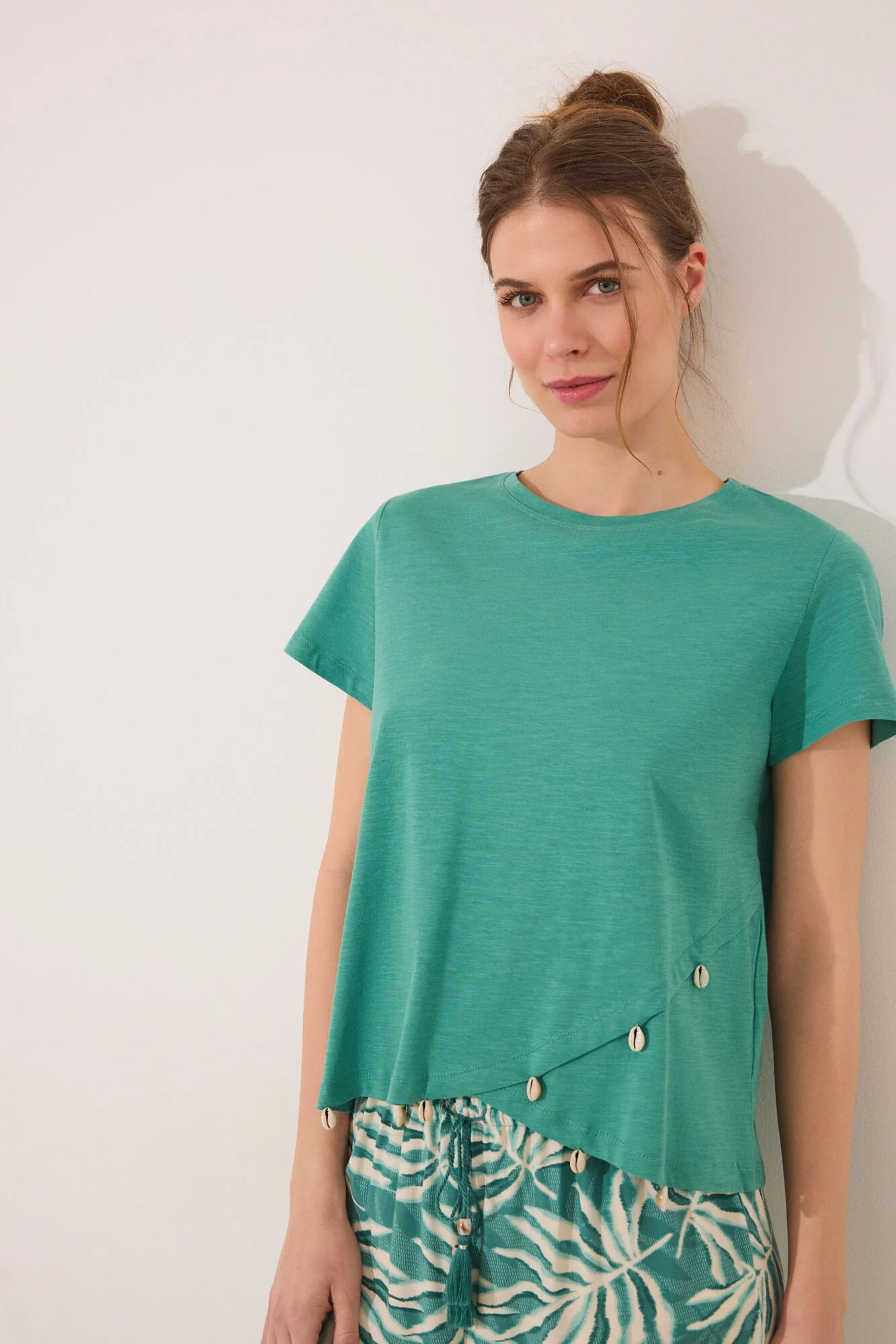 Green short sleeve T-shirt
