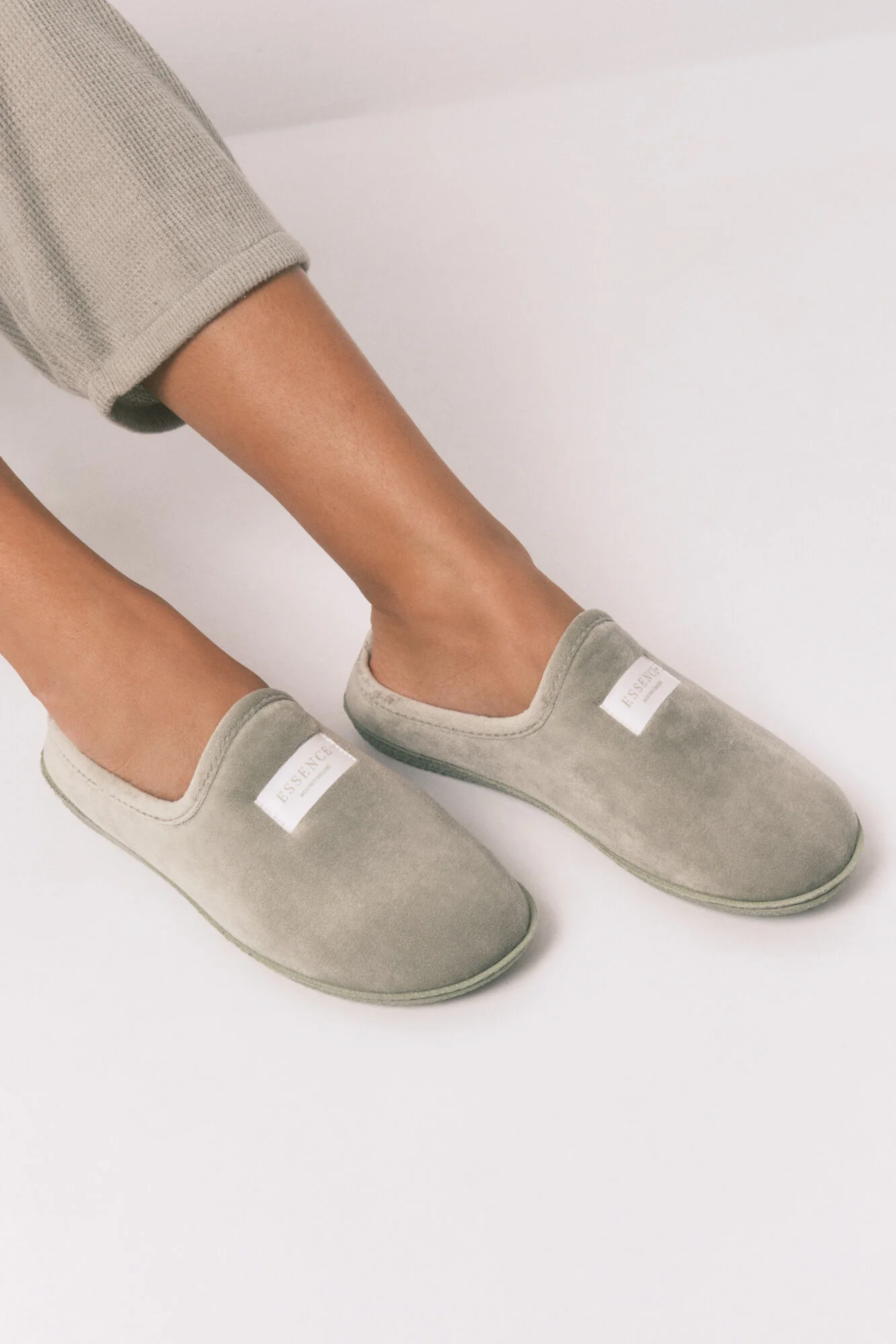Green velour slippers - Image 2