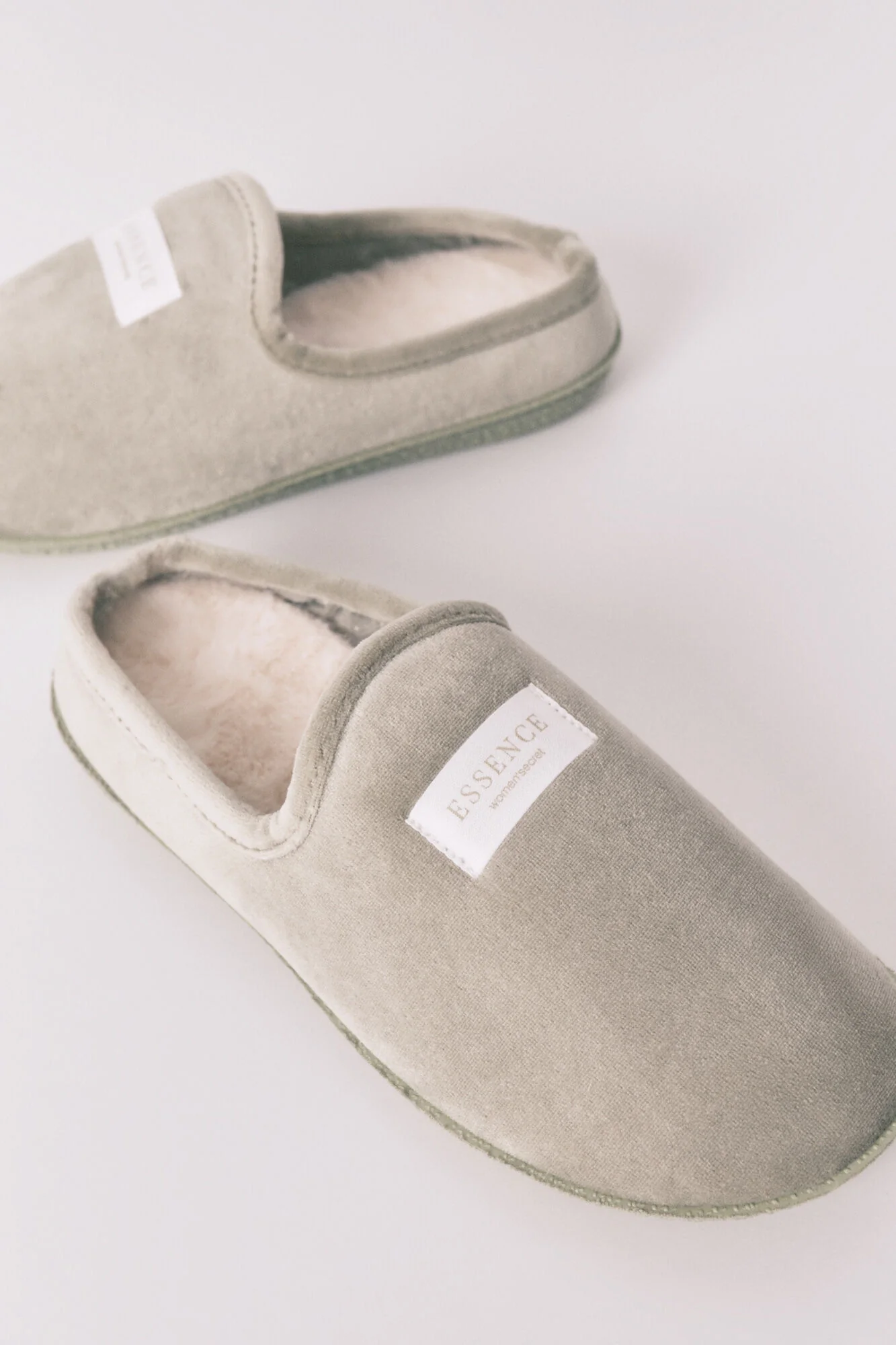 Green velour slippers - Image 3