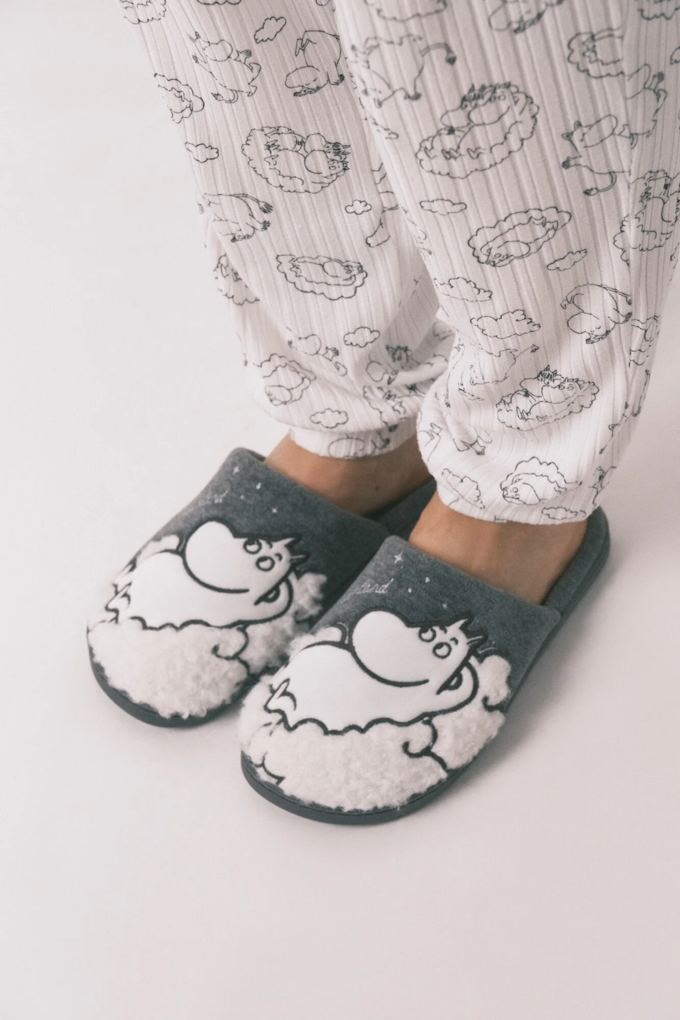 Grey faux shearling slippers MOOMIN - Image 5