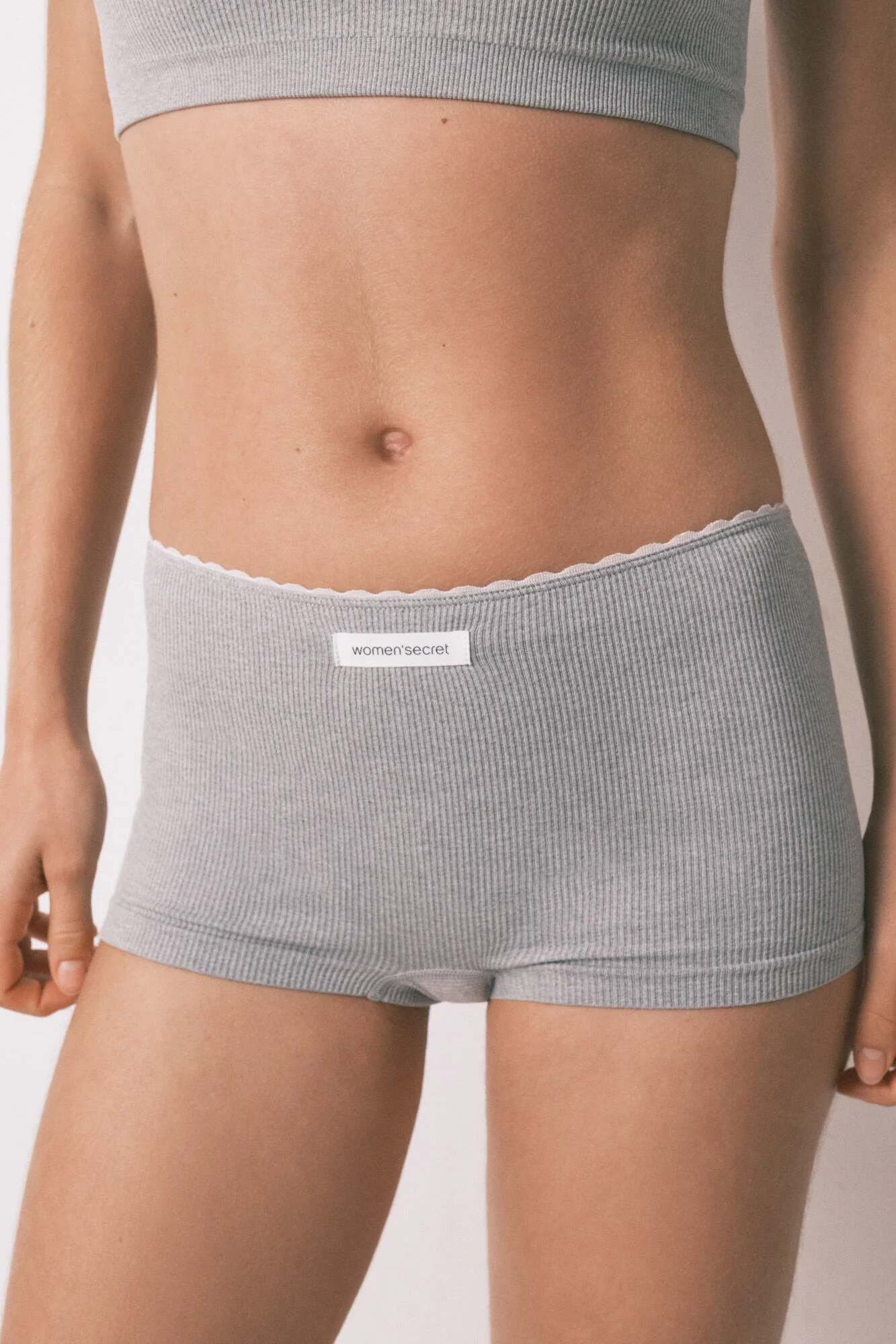 Grey seamless ribbed boxer panty - Image 2