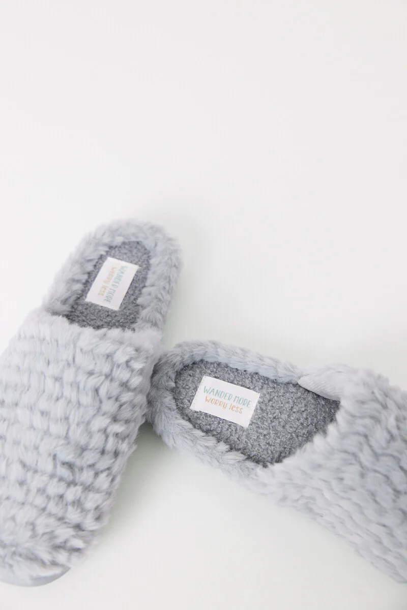 House slippers made of grey fur fabric - Image 3
