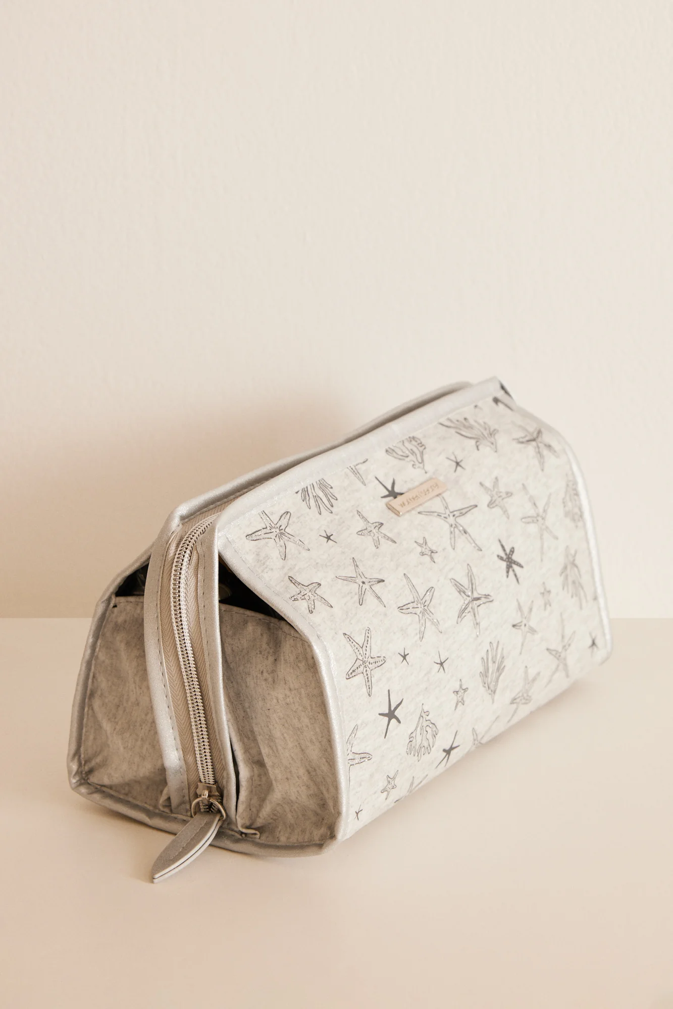 Small grey shells vanity case - Image 2