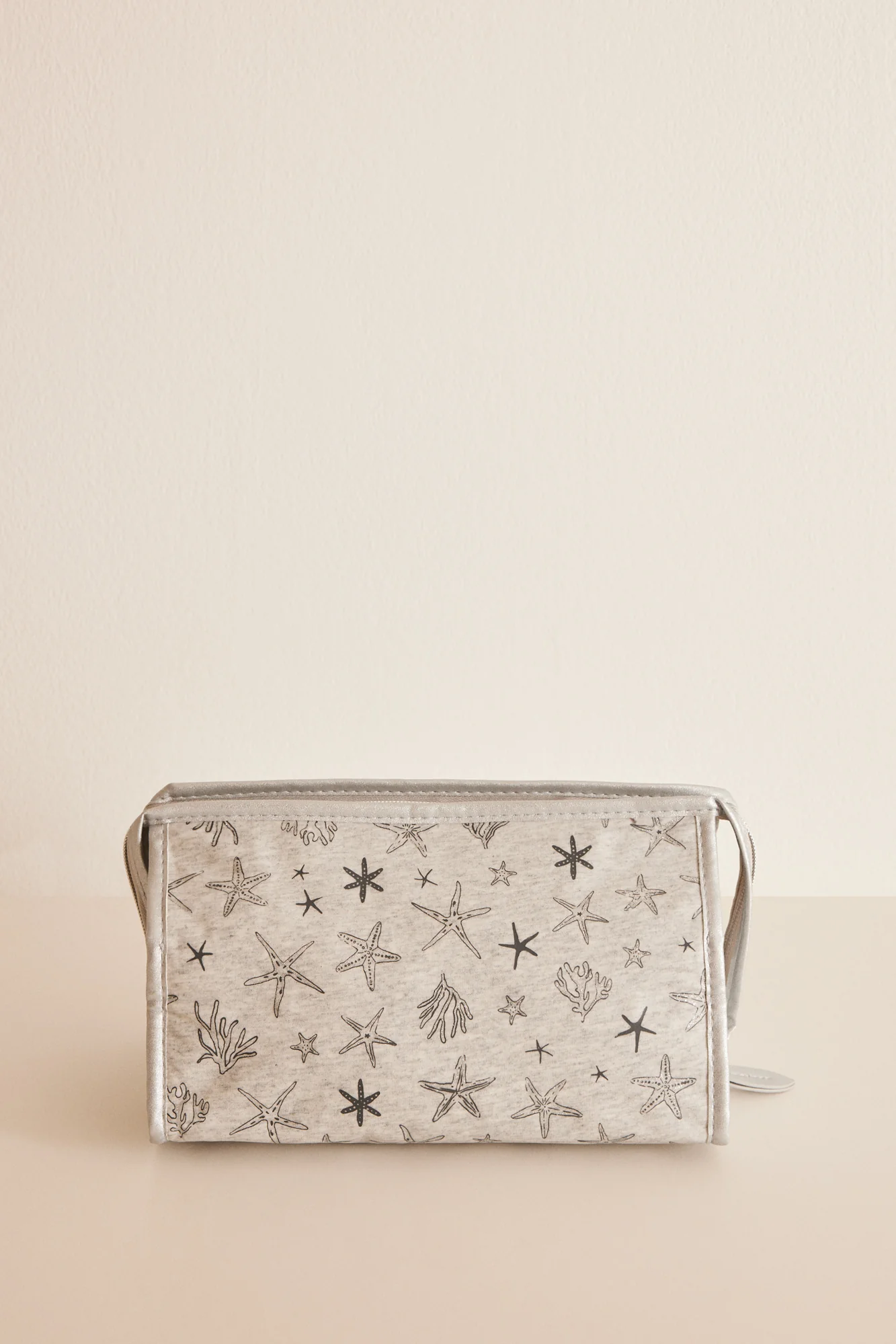 Small grey shells vanity case - Image 3