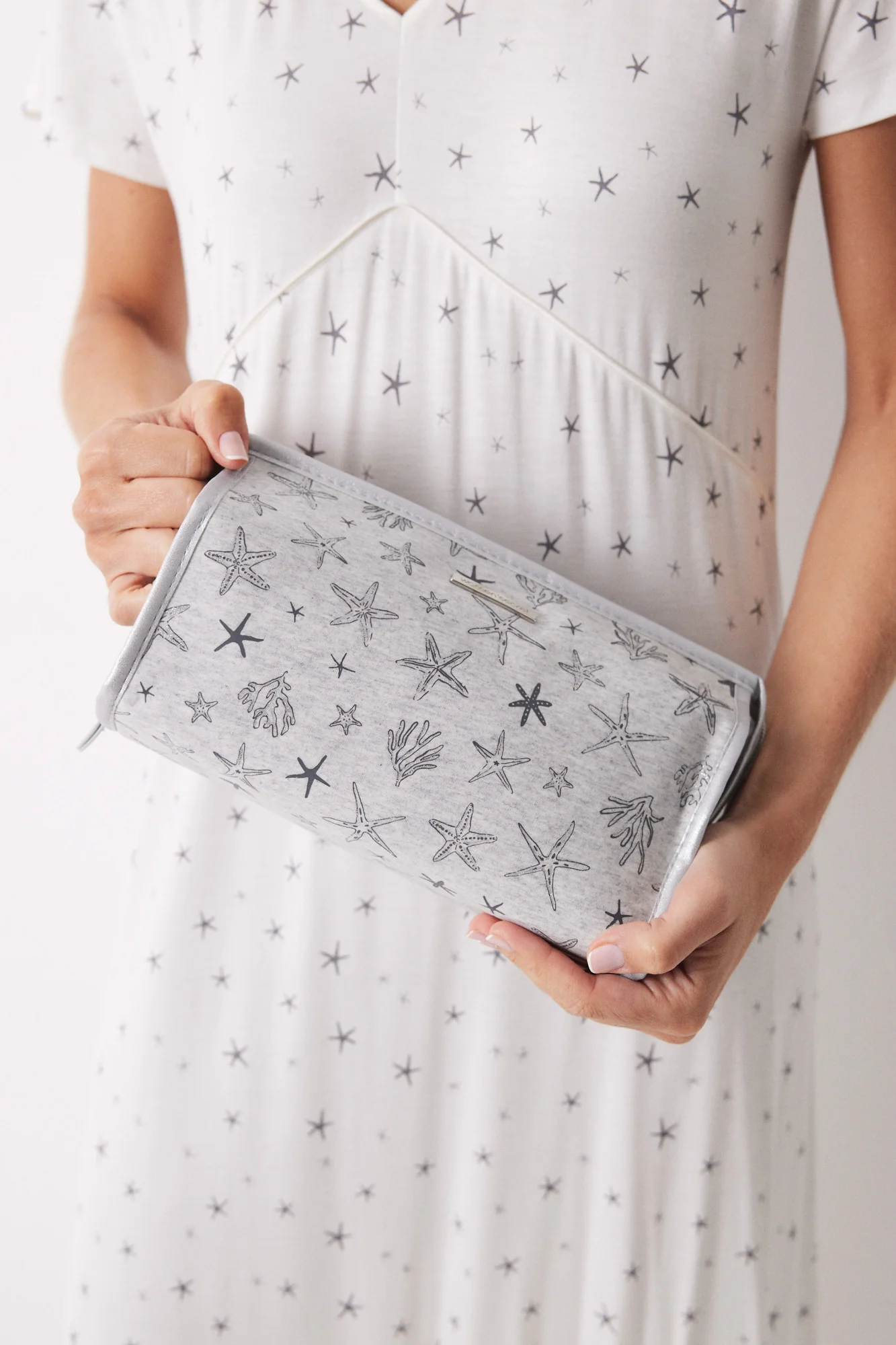 Small grey shells vanity case - Image 6