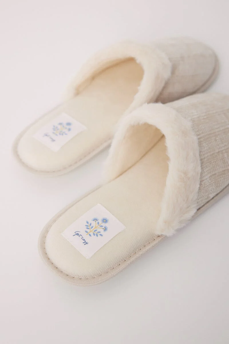 Ivory chenille house slippers - Image 2