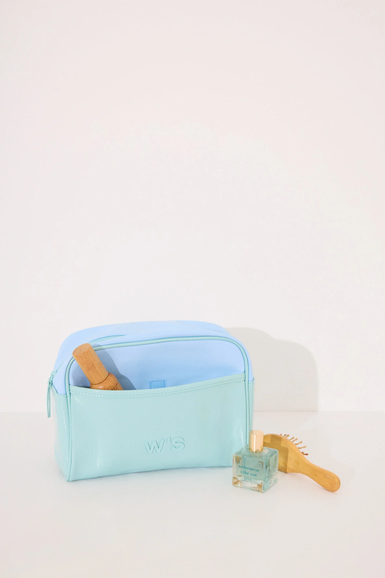 Large blue and green vanity case leather toiletry bag - Image 3
