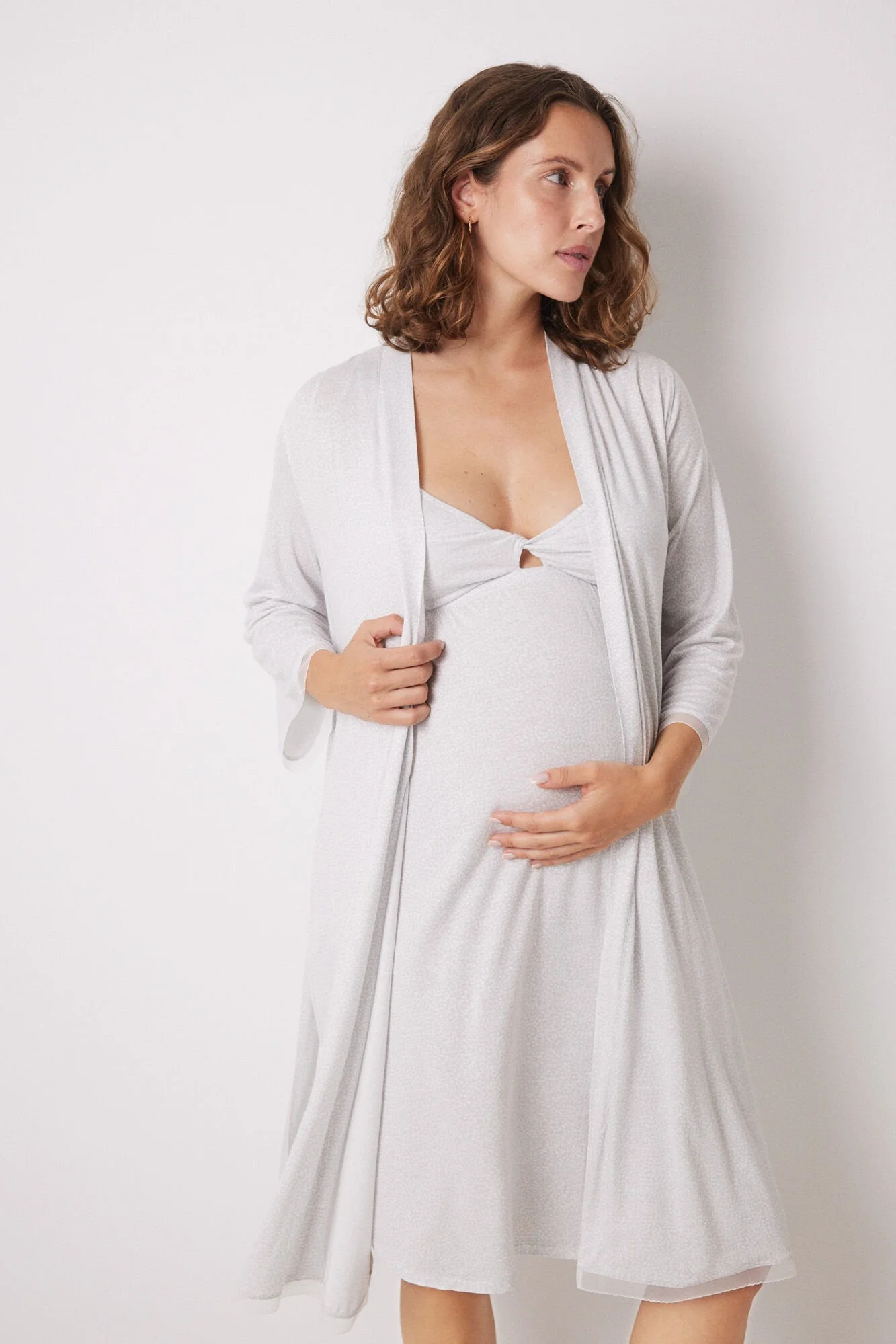 Dot print viscose midi maternity robe - Image 3
