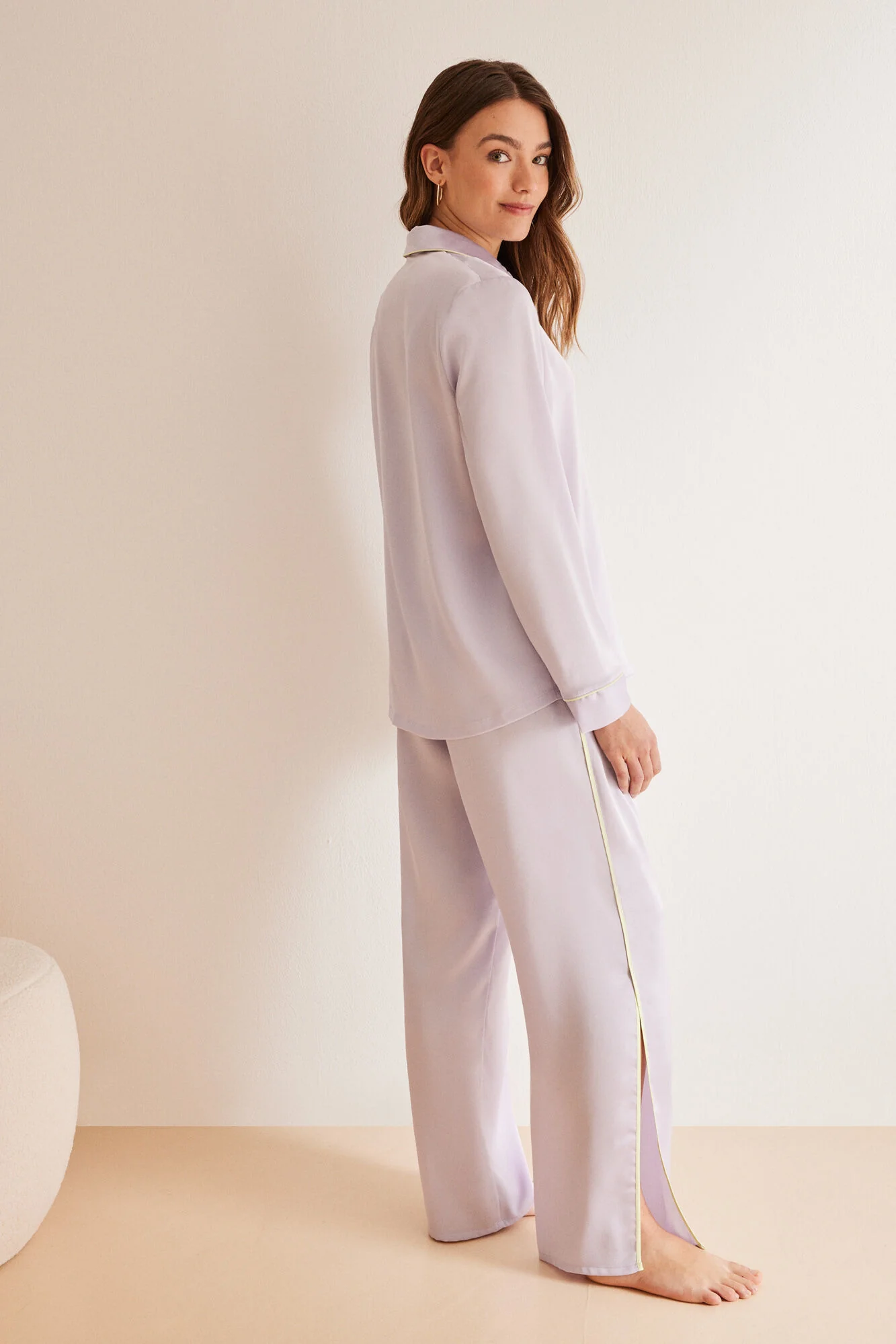 Lilac satin classic pyjamas - Image 3