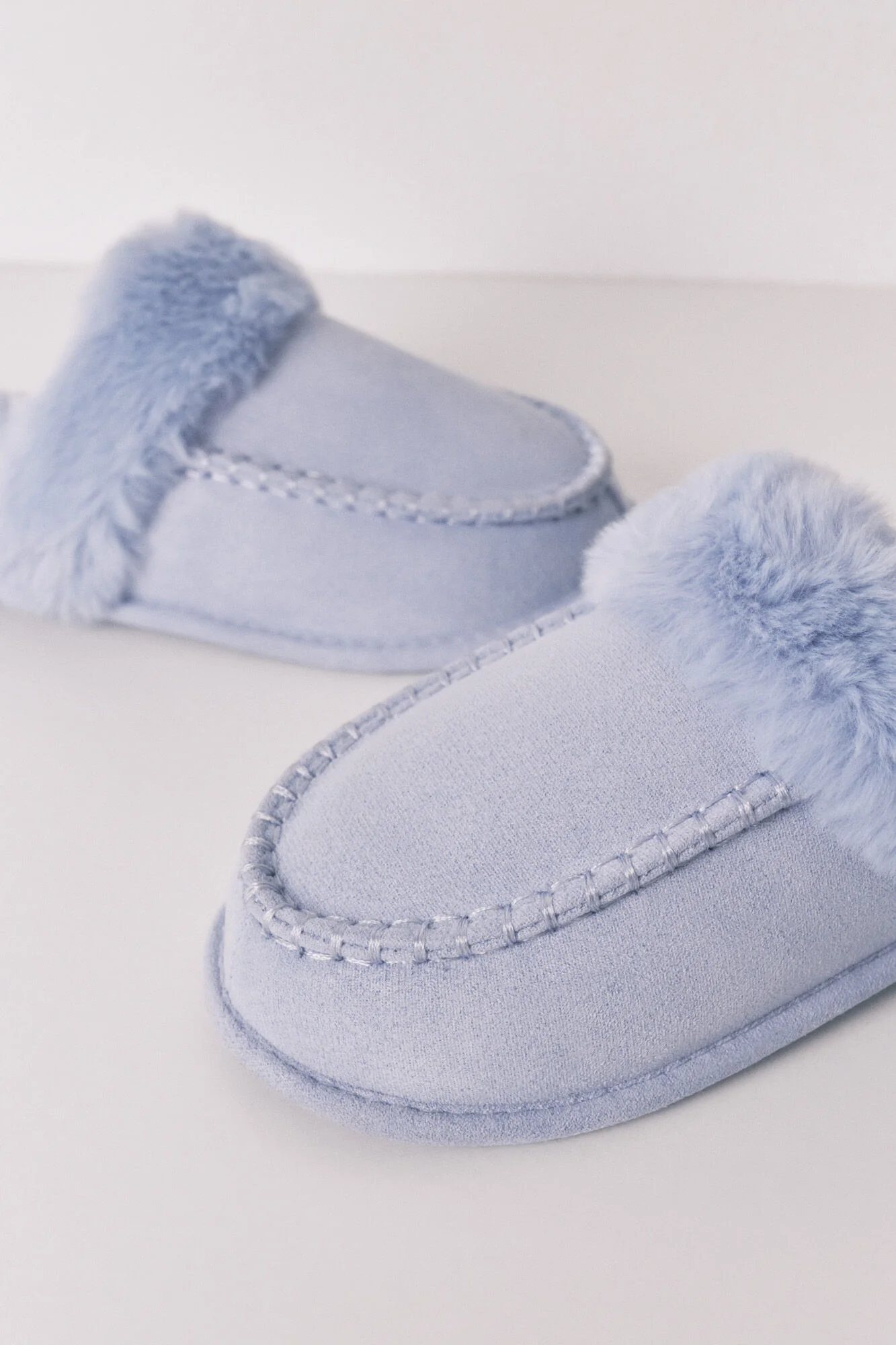 Lilac synthetic fur slippers - Image 2