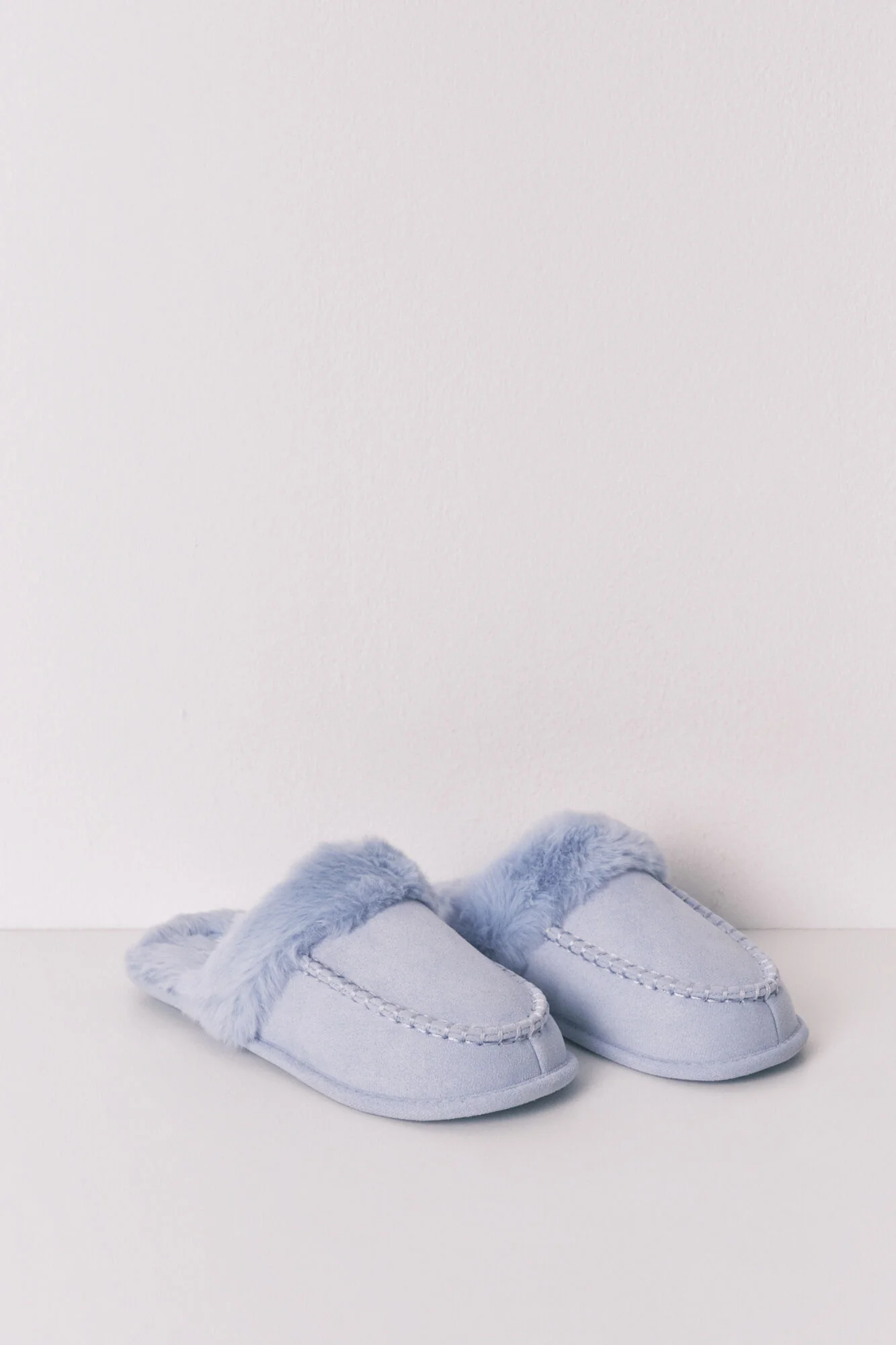 Lilac synthetic fur slippers - Image 4